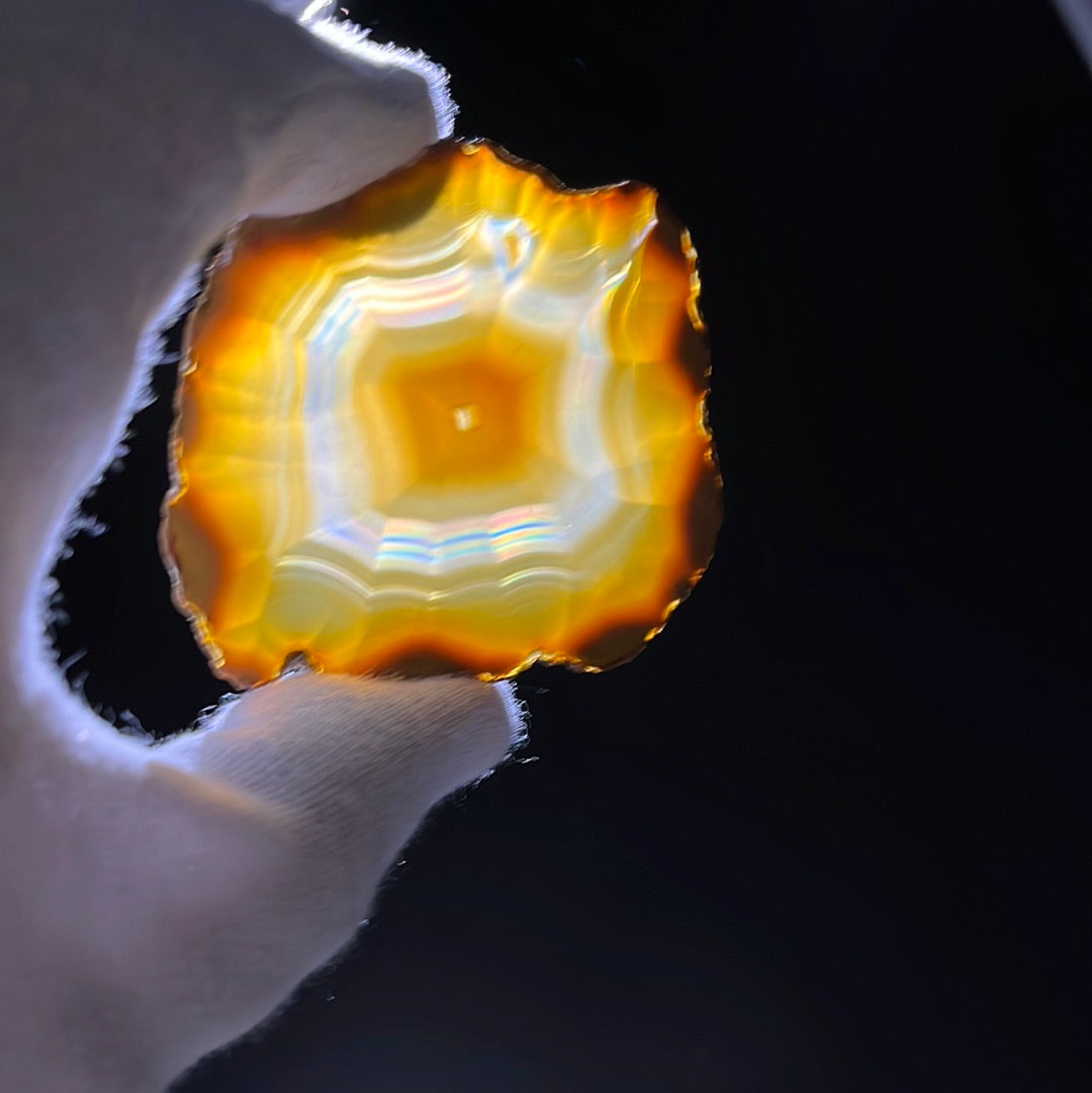 Iris Achatscheibe gelb-braun, mit super tollem Regenbogen Farbenspiel (15g) - ~6x5,5cm - crystal paradise