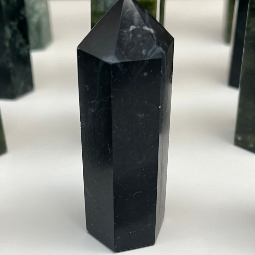 Hsiyan Jade Spitze - 1 Stück (>90g / 8cm hoch) - crystal paradise