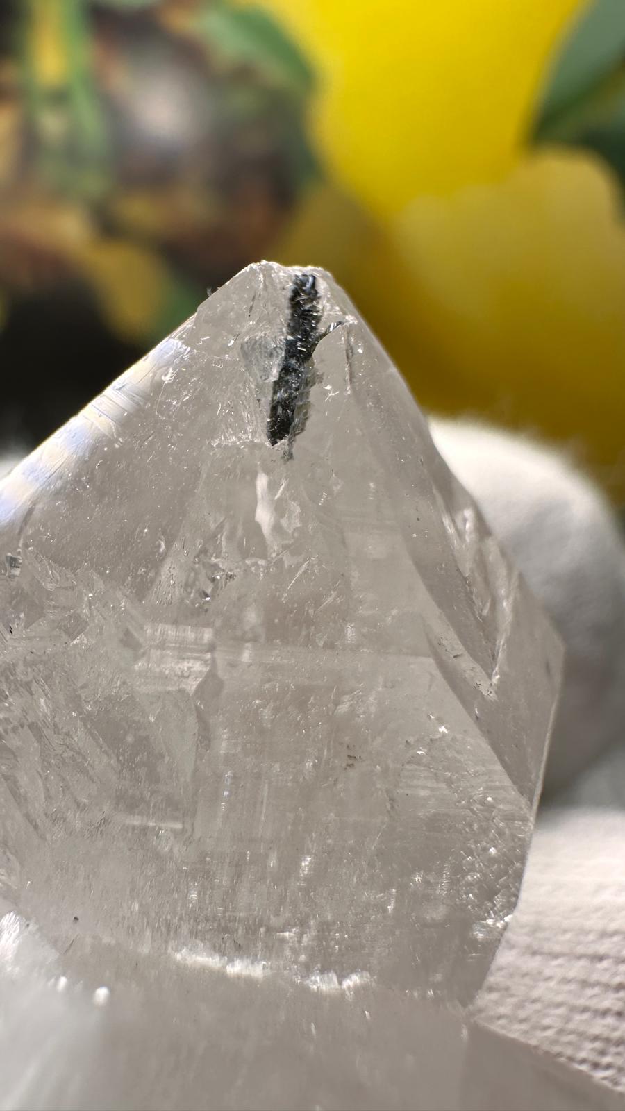Schwarzer Schörl Turmalin an Himalaya Bergkristall (40g) - schöne Bergkristall Spitzen - crystal paradise