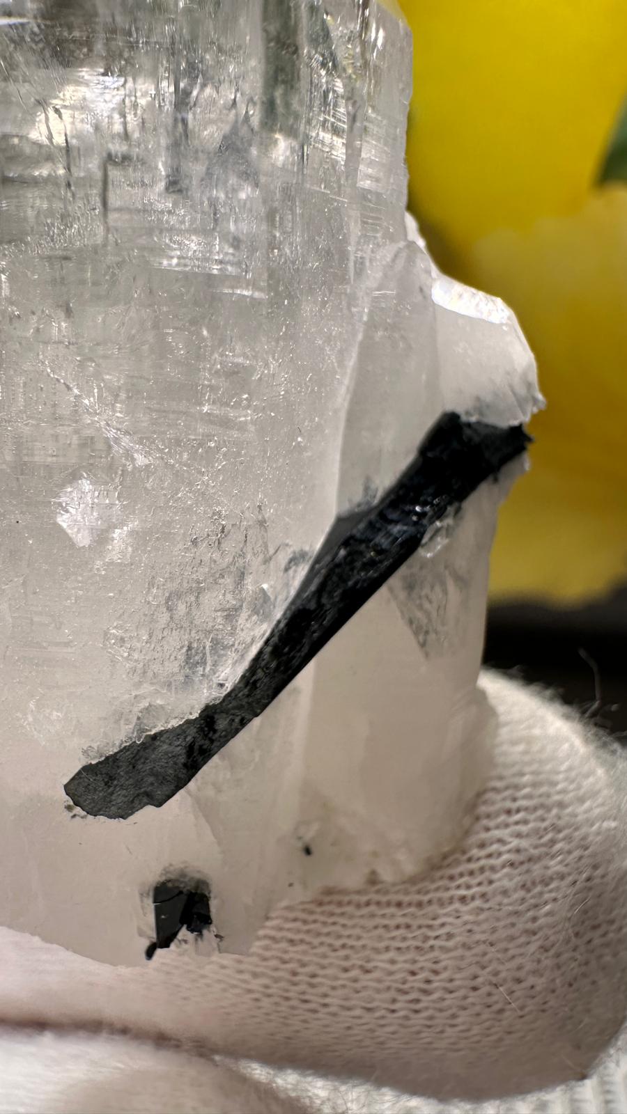 Schwarzer Schörl Turmalin an Himalaya Bergkristall (40g) - schöne Bergkristall Spitzen - crystal paradise