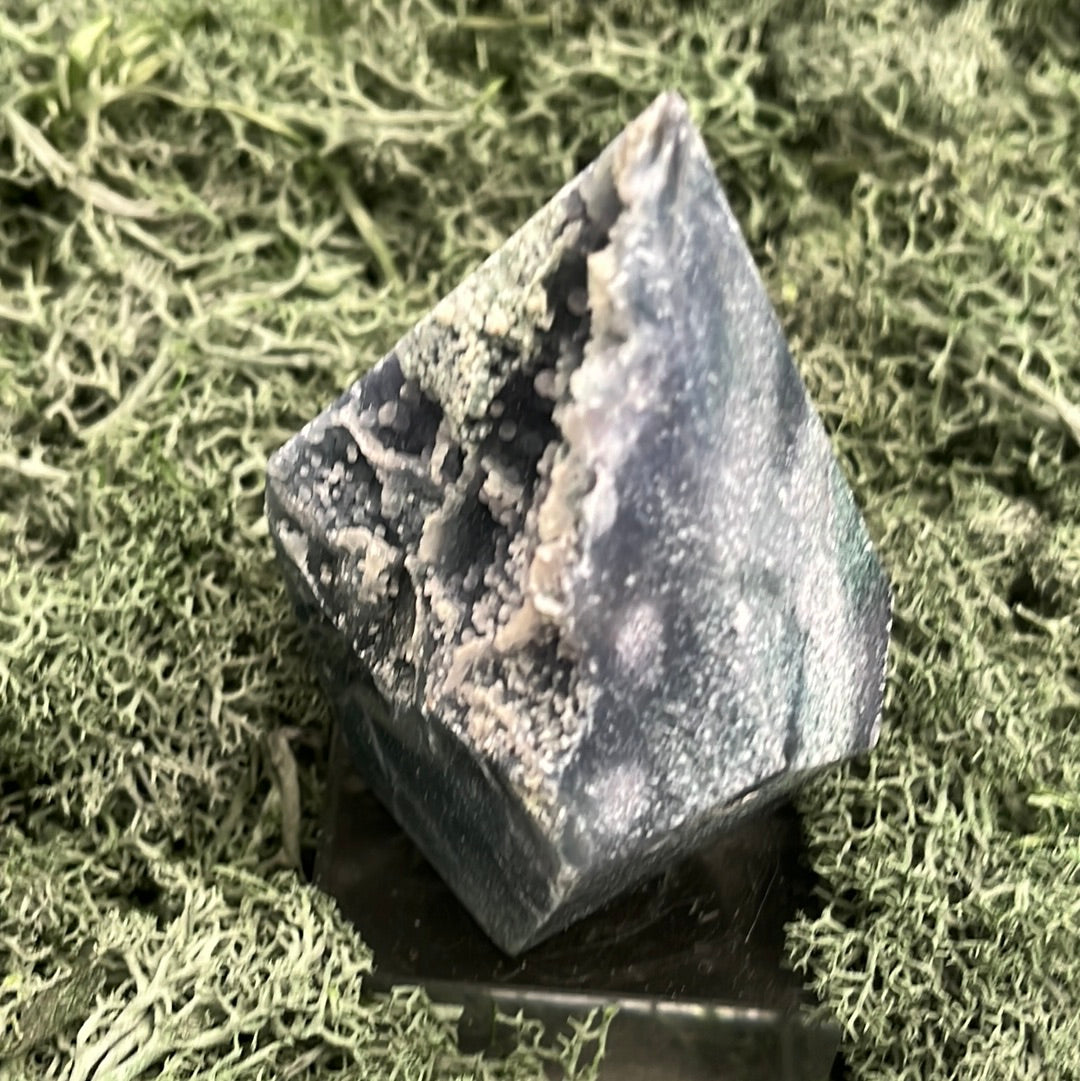 Trauben Achat Freeform aus Indonesien (220g) - schönes Violett in Obeliskenform - crystal paradise