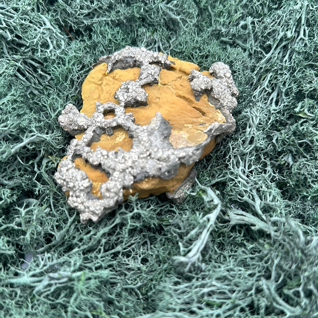 Pyrit auf gelber Matrix aus Mansehra / Pakistan (186g) - crystal paradise