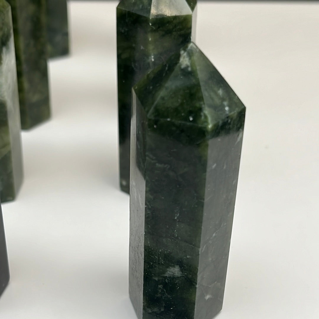 Hsiyan Jade Spitze - 1 Stück (>90g / 8cm hoch) - crystal paradise