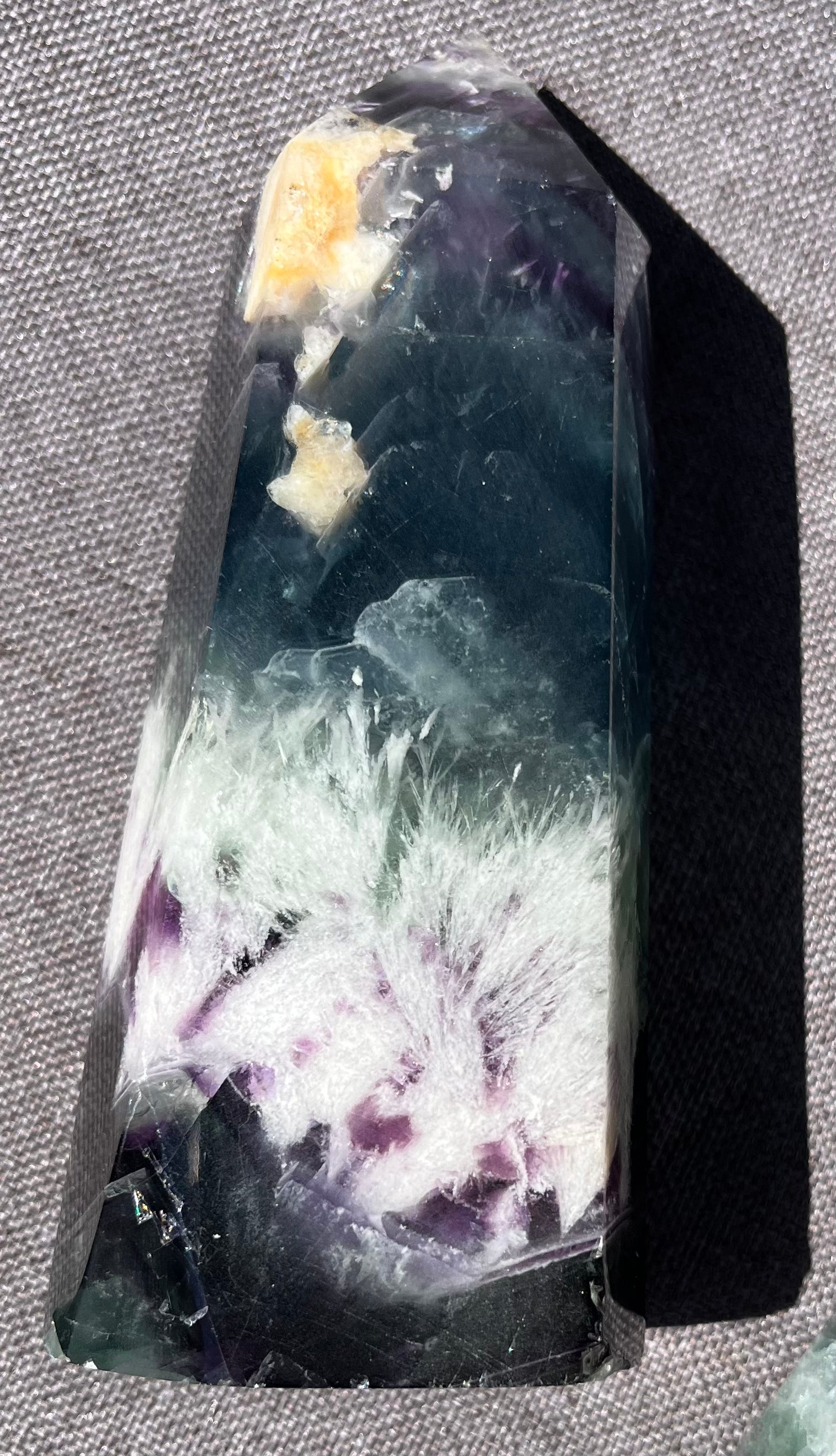 Schneeflocken Fluorit Spitze/Tower gross - 1 Stück (>290g / 13cm hoch) - crystal paradise