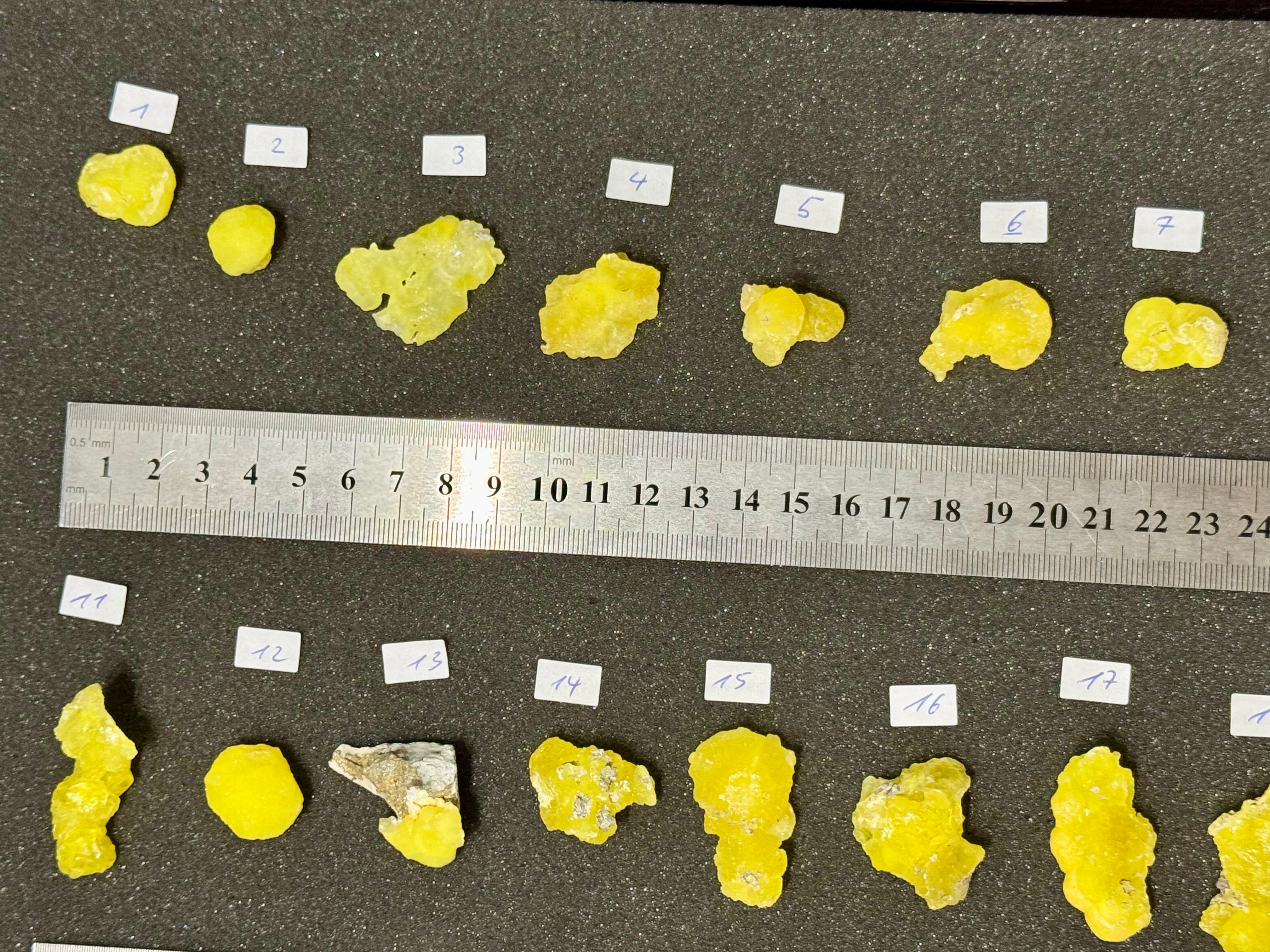 Brucit aus Kharan, Pakistan- verschiedene Stücke (S <10g) - 1 Stück - leuchtend schönes Gelb - crystal paradise