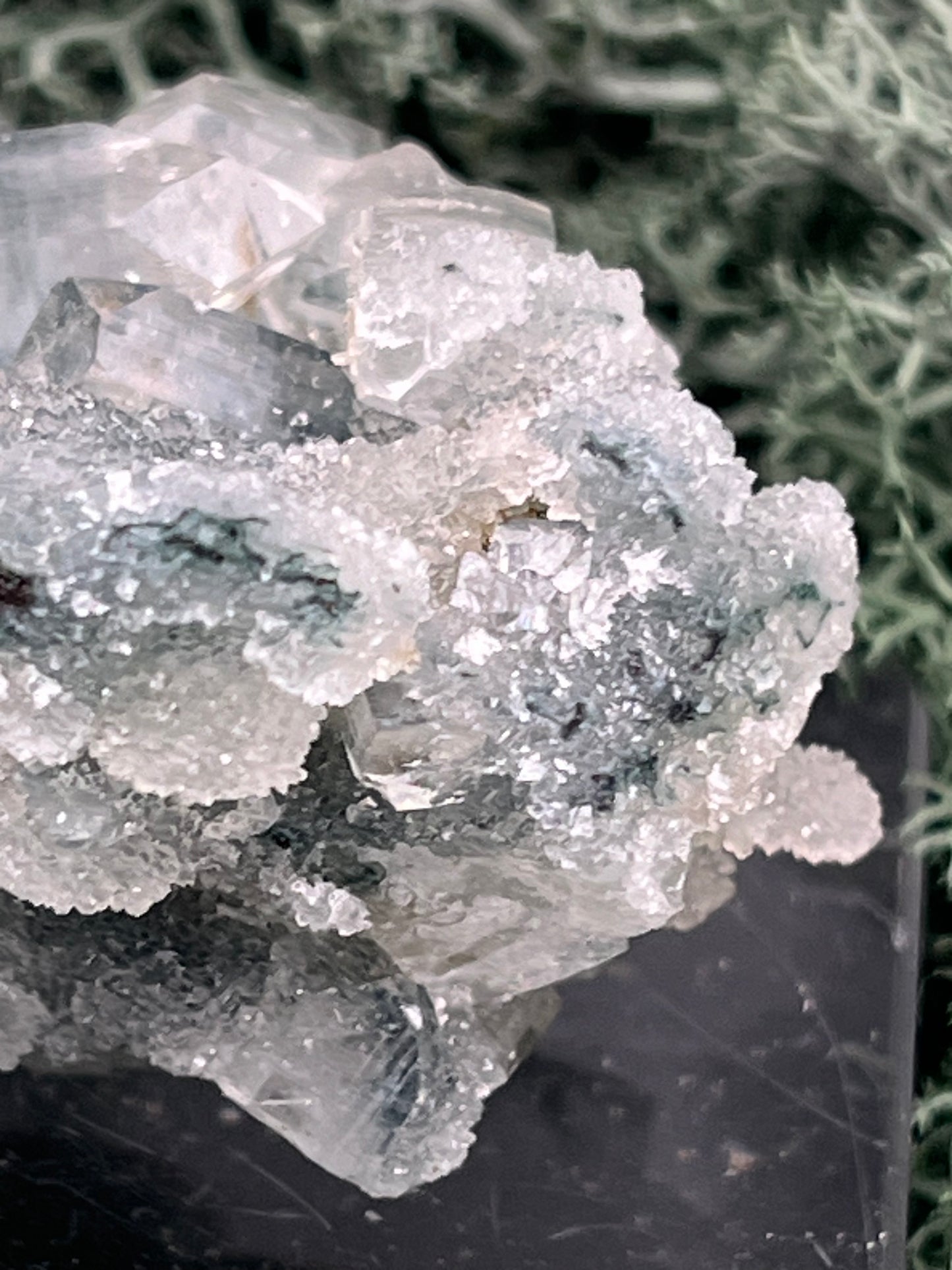 Apophyllit Stufe aus Indien (42g) - sehr schöne grosse Kristalle zusammen mit Sugar Crystals - crystal paradise