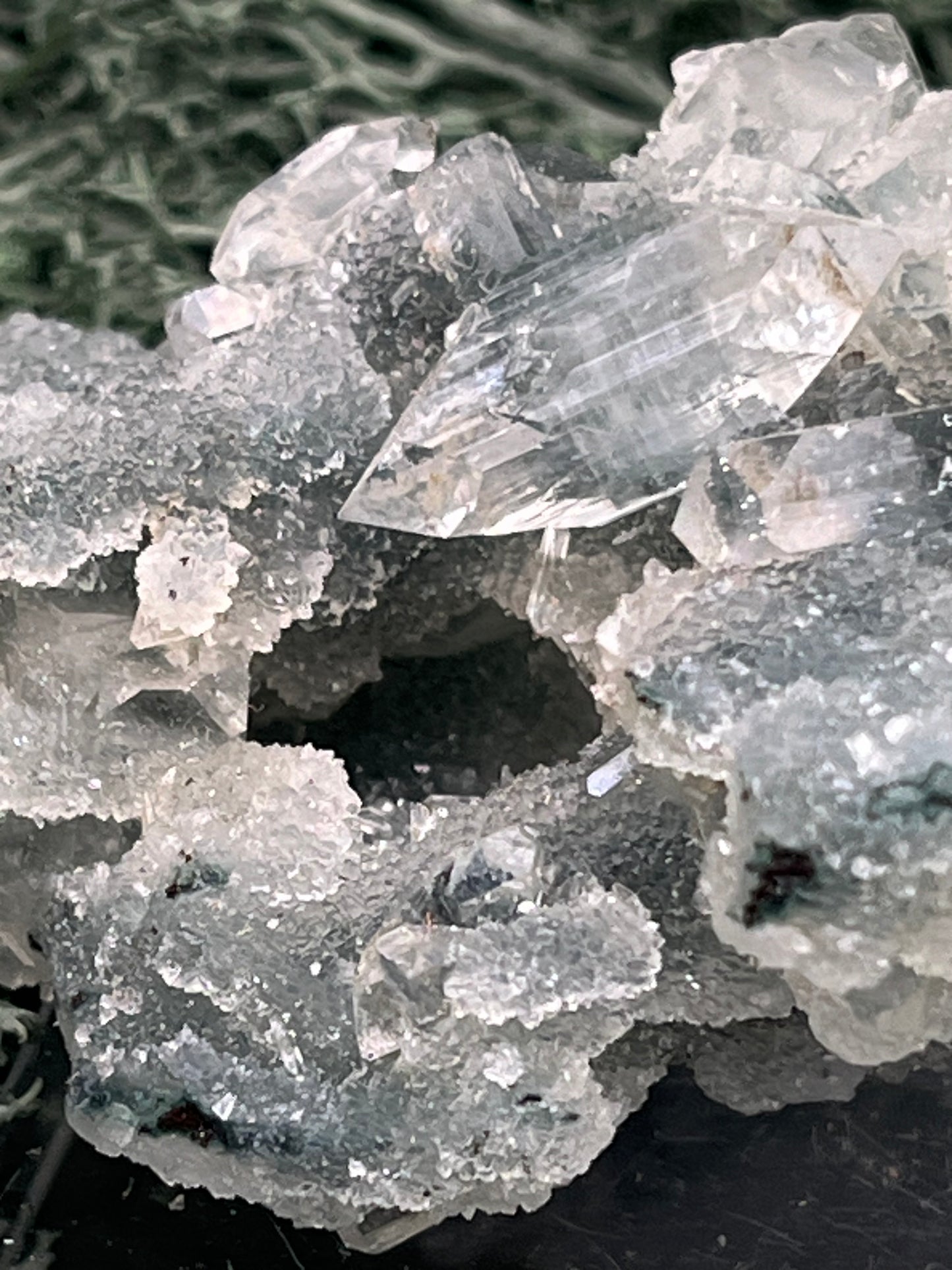 Apophyllit Stufe aus Indien (42g) - sehr schöne grosse Kristalle zusammen mit Sugar Crystals - crystal paradise