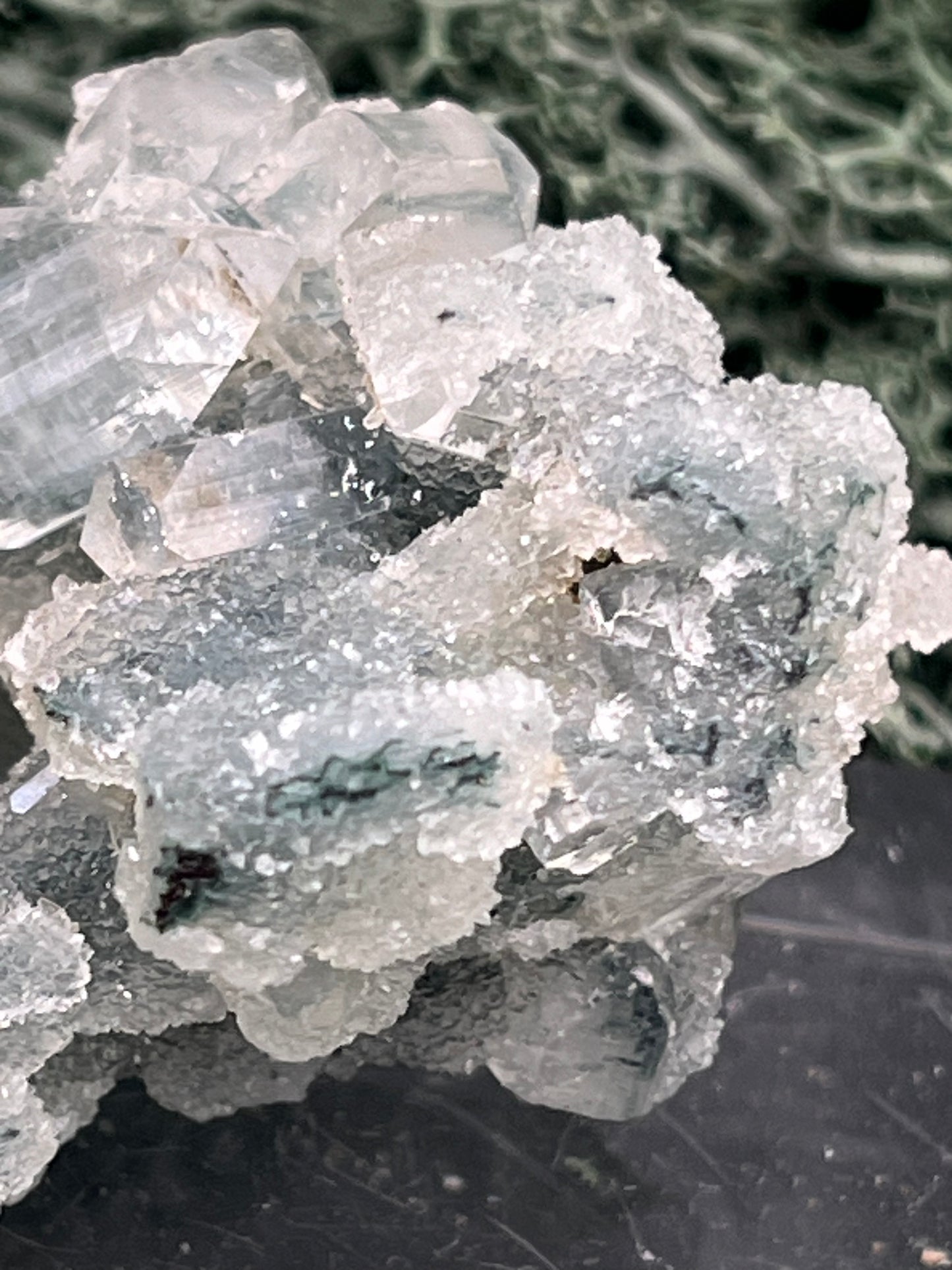 Apophyllit Stufe aus Indien (42g) - sehr schöne grosse Kristalle zusammen mit Sugar Crystals - crystal paradise