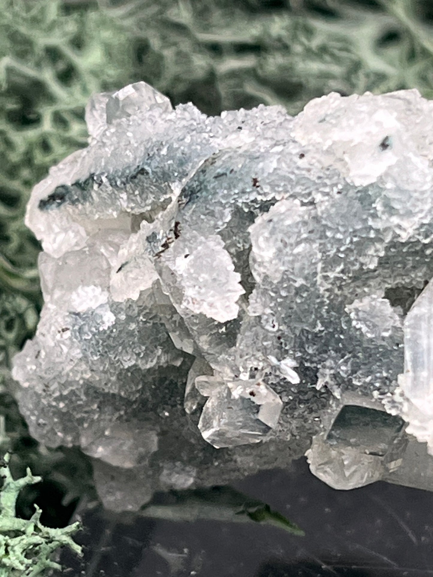 Apophyllit Stufe aus Indien (42g) - sehr schöne grosse Kristalle zusammen mit Sugar Crystals - crystal paradise