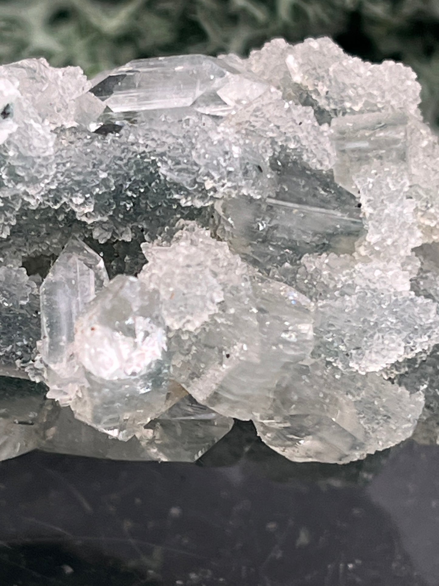 Apophyllit Stufe aus Indien (42g) - sehr schöne grosse Kristalle zusammen mit Sugar Crystals - crystal paradise