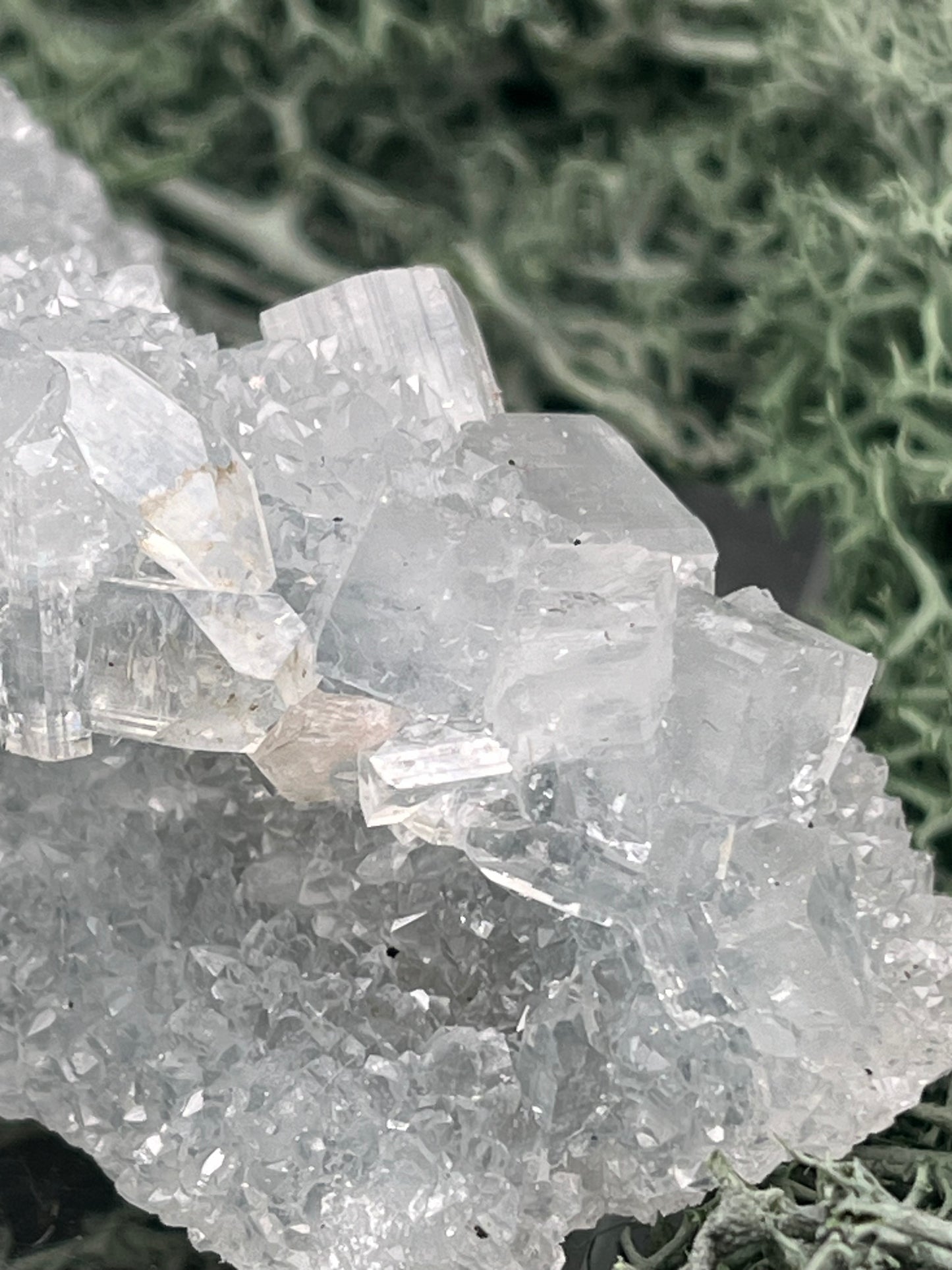 Apophyllit Stufe aus Indien (64g) - schöne grosse Kristalle zusammen mit Sugar Crystals - crystal paradise