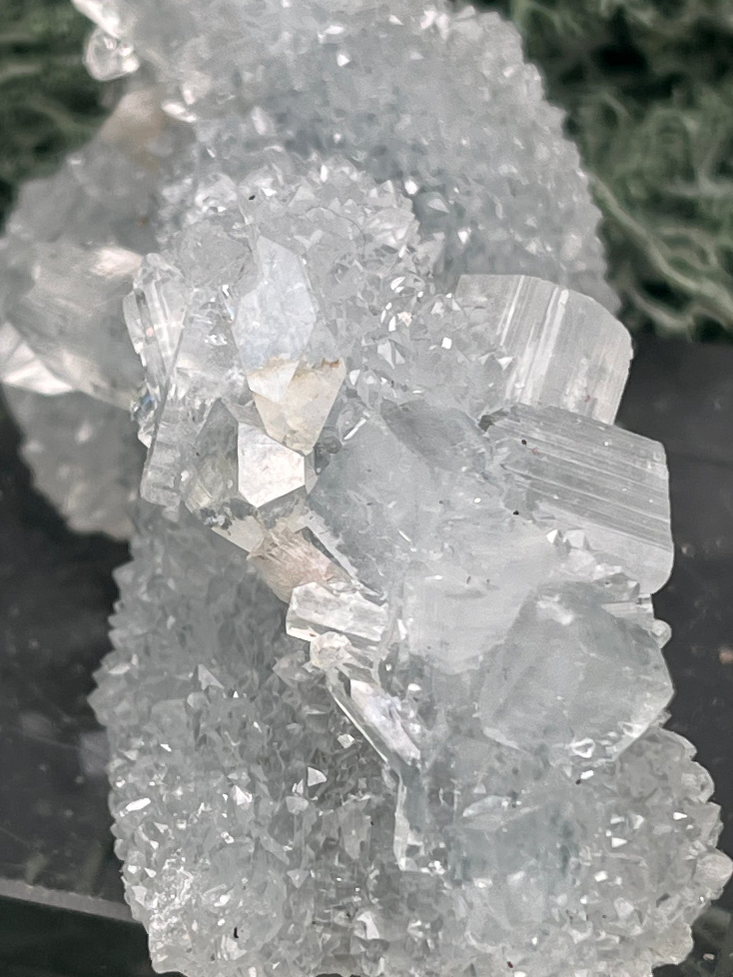 Apophyllit Stufe aus Indien (64g) - schöne grosse Kristalle zusammen mit Sugar Crystals - crystal paradise