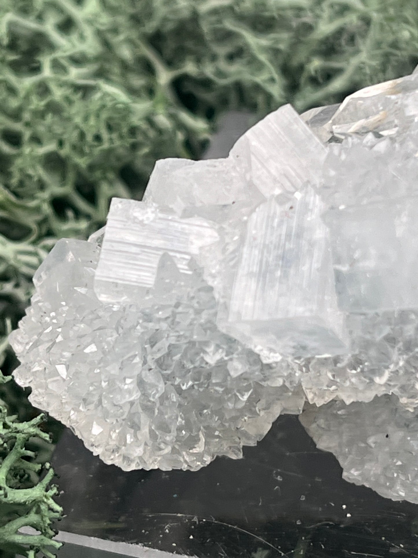 Apophyllit Stufe aus Indien (64g) - schöne grosse Kristalle zusammen mit Sugar Crystals - crystal paradise
