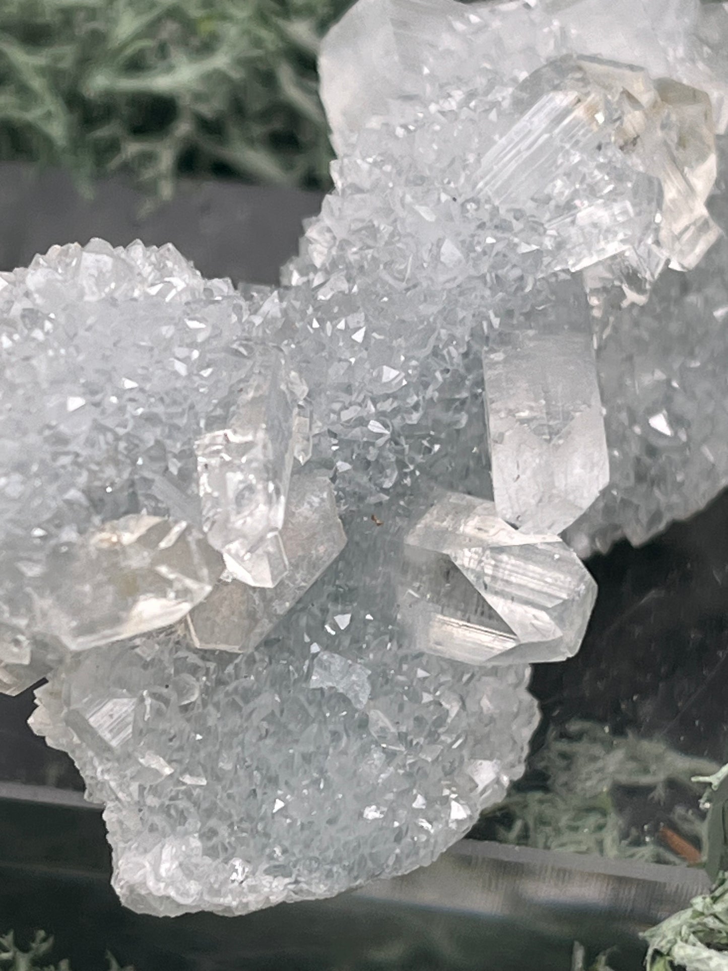 Apophyllit Stufe aus Indien (64g) - schöne grosse Kristalle zusammen mit Sugar Crystals - crystal paradise
