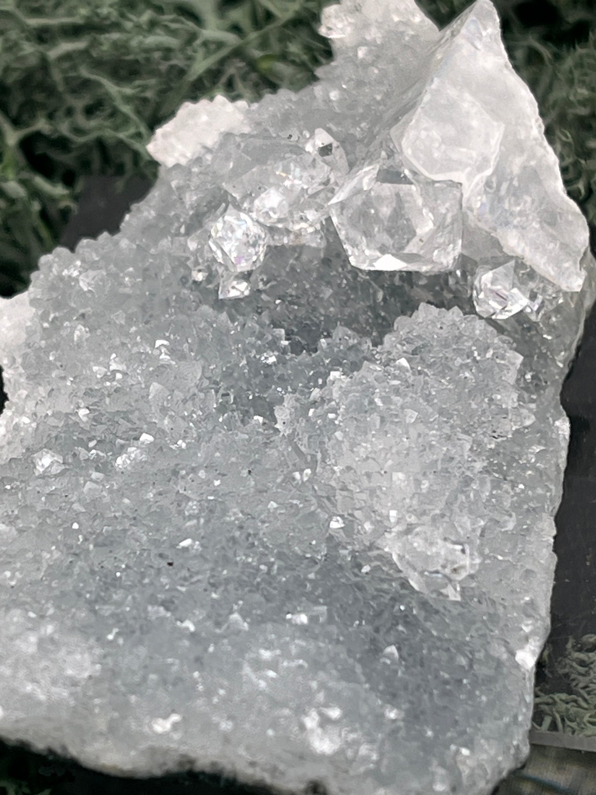 Apophyllit Stufe aus Indien (37g) - schöne grosse Kristalle zusammen mit Sugar Crystals - crystal paradise