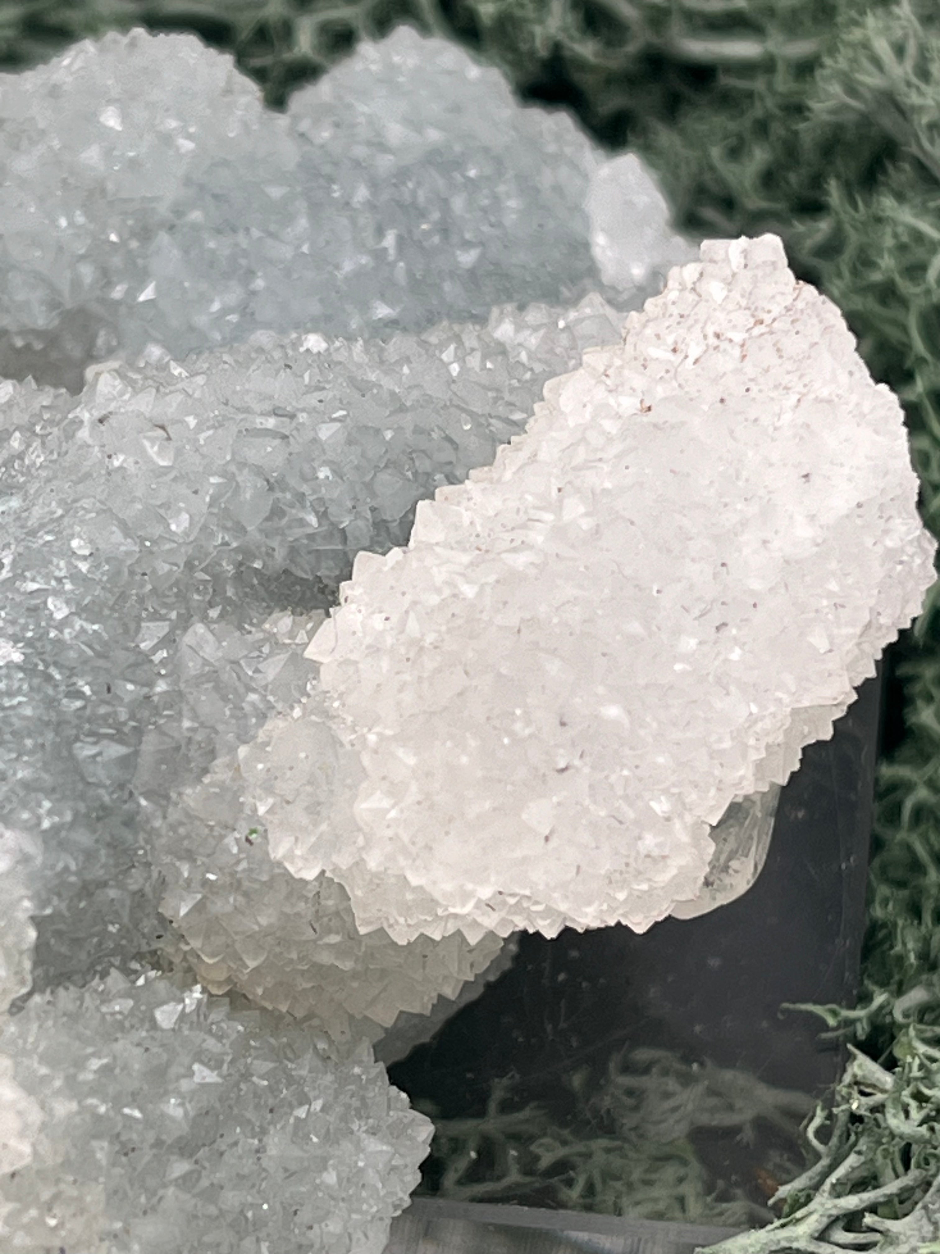 Apophyllit Stufe aus Indien (98g) - schöne grosse Kristalle zusammen mit Sugar Crystals - crystal paradise