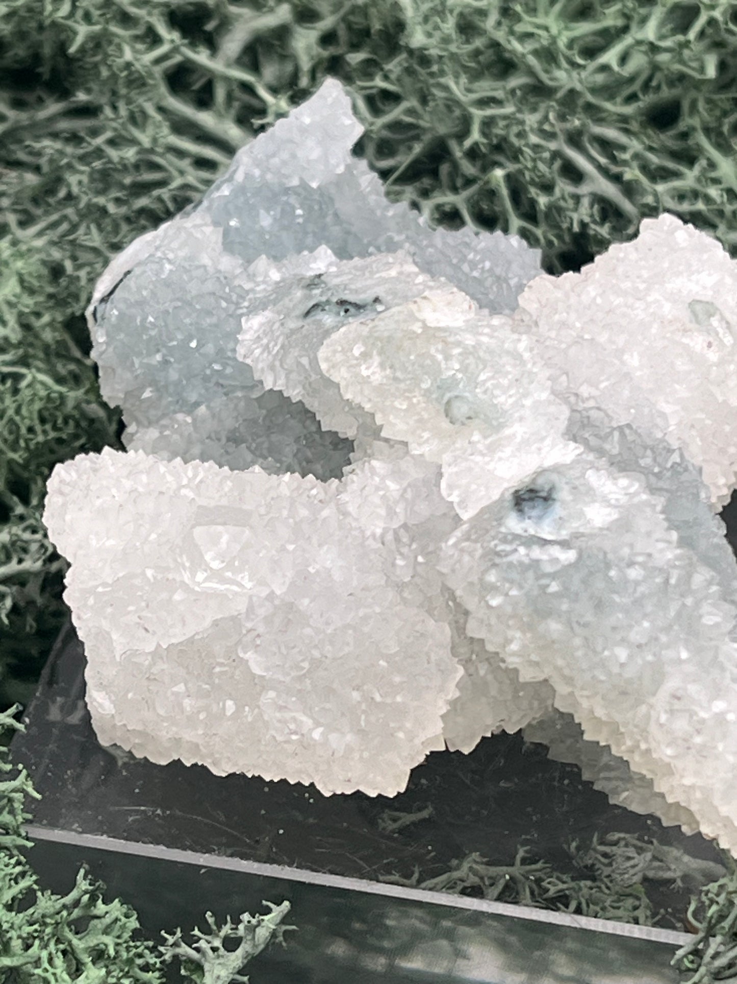 Apophyllit Stufe aus Indien (98g) - schöne grosse Kristalle zusammen mit Sugar Crystals - crystal paradise