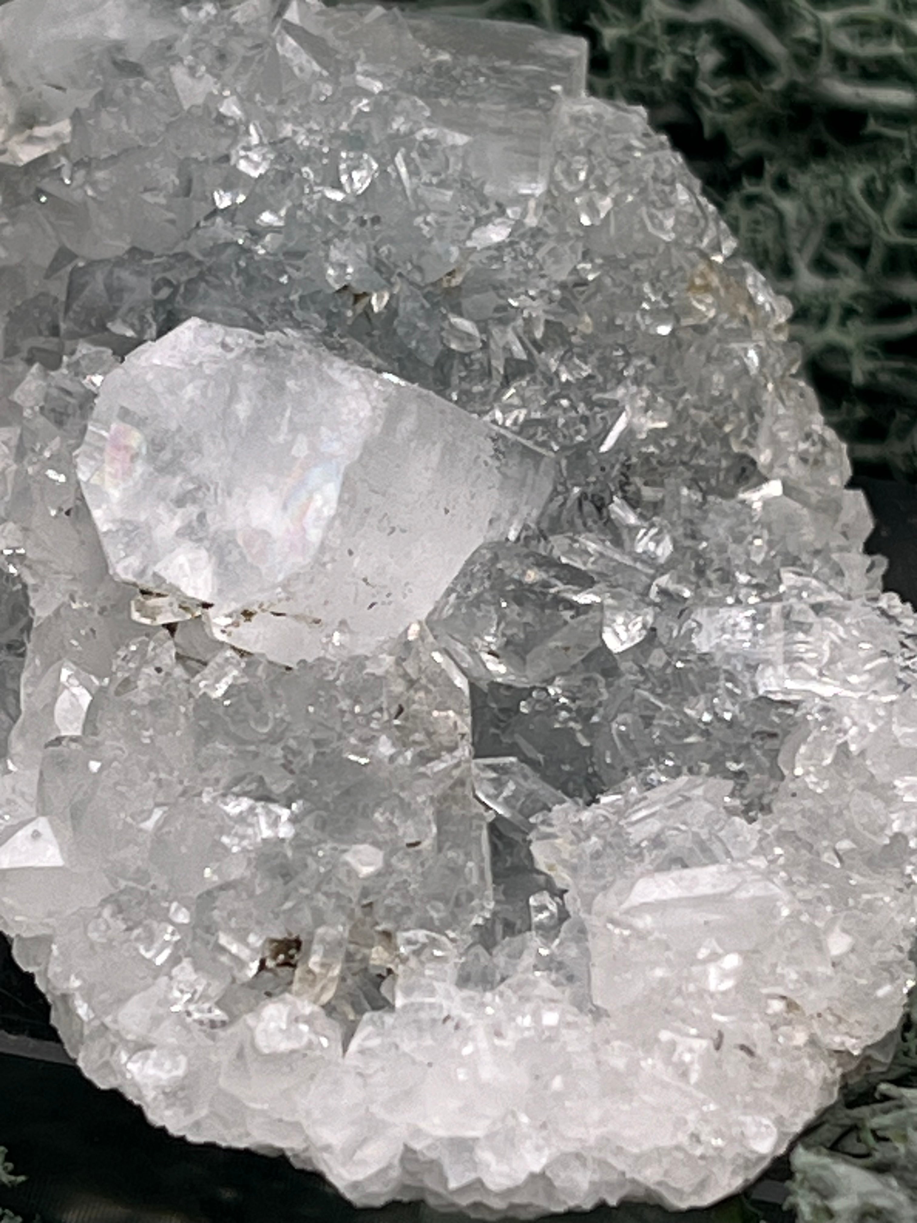 Apophyllit Stufe aus Indien (88g) - schöne grosse Kristalle zusammen mit Sugar Crystals - crystal paradise