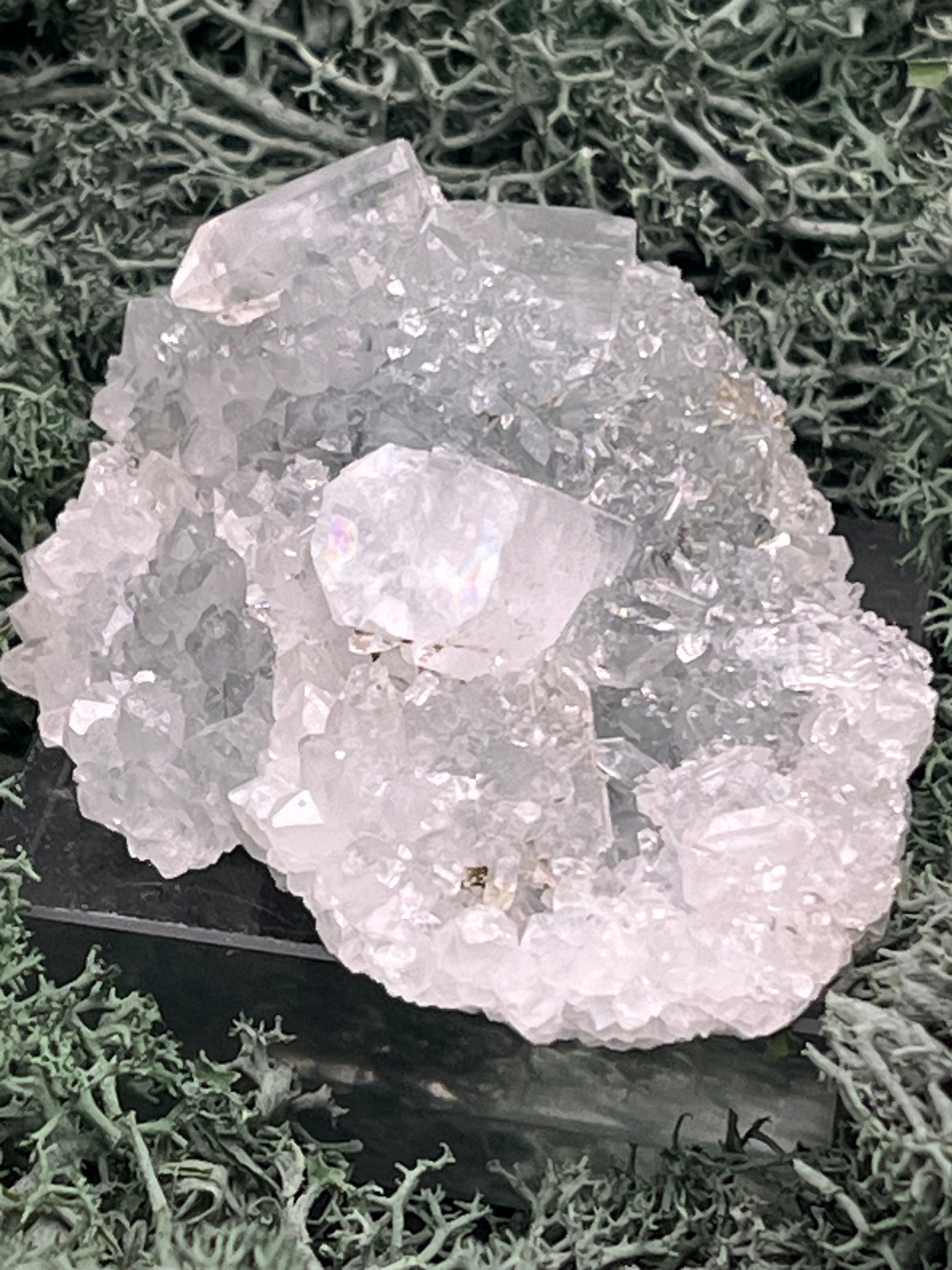 Apophyllit Stufe aus Indien (88g) - schöne grosse Kristalle zusammen mit Sugar Crystals - crystal paradise