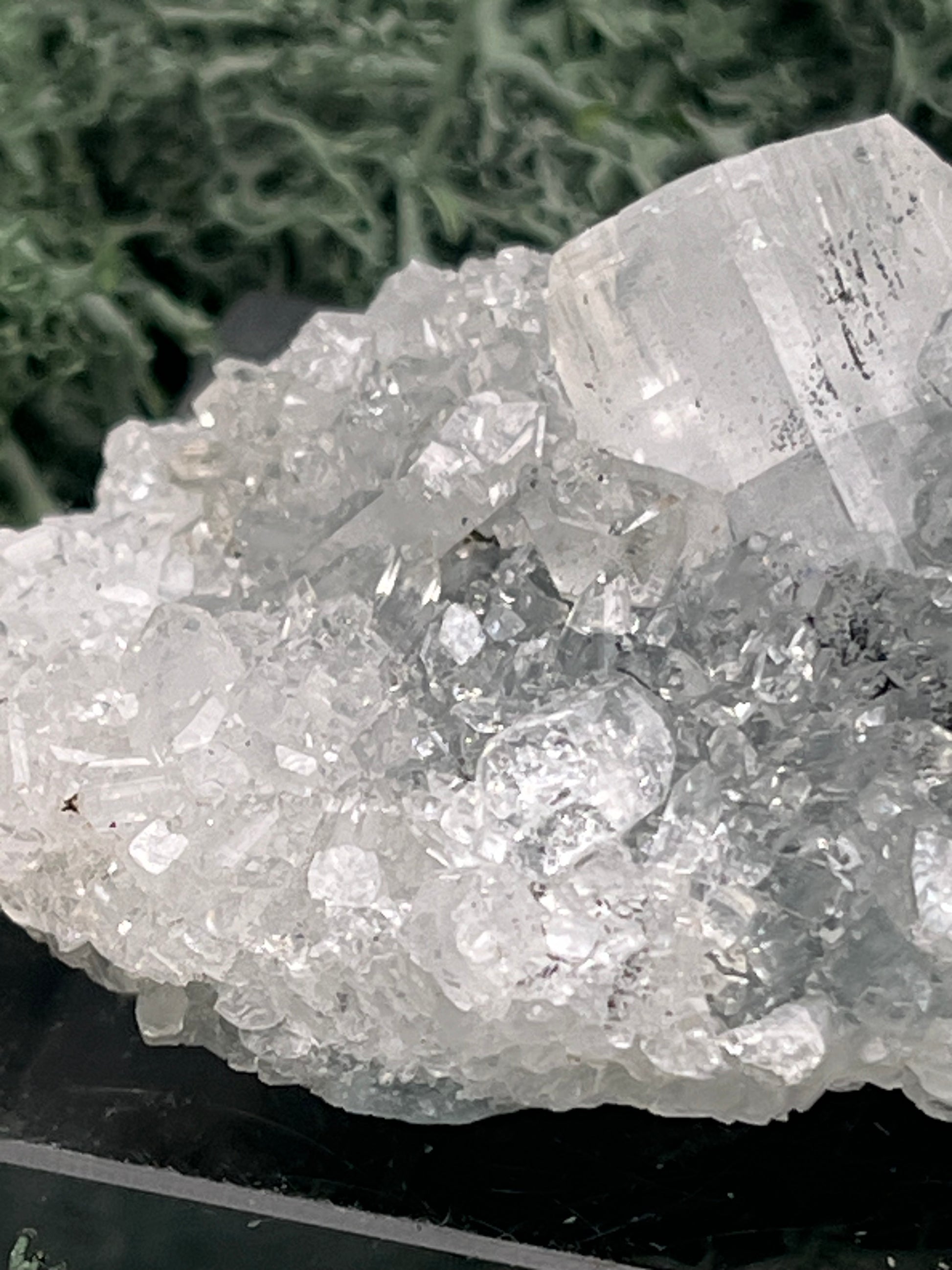 Apophyllit Stufe aus Indien (88g) - schöne grosse Kristalle zusammen mit Sugar Crystals - crystal paradise