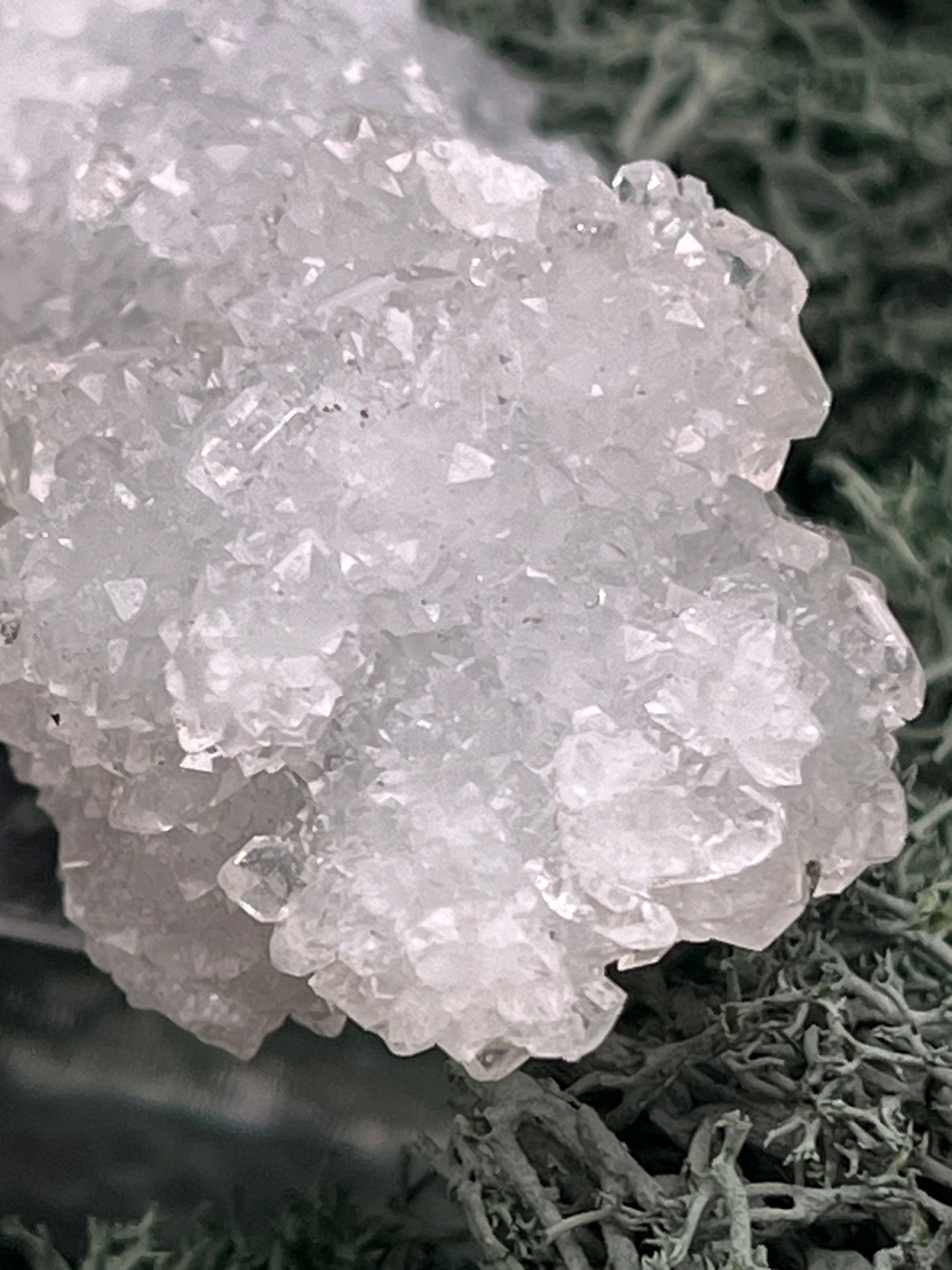 Apophyllit Stufe aus Indien (91g) - schöne grosse Kristalle zusammen mit Sugar Crystals - crystal paradise