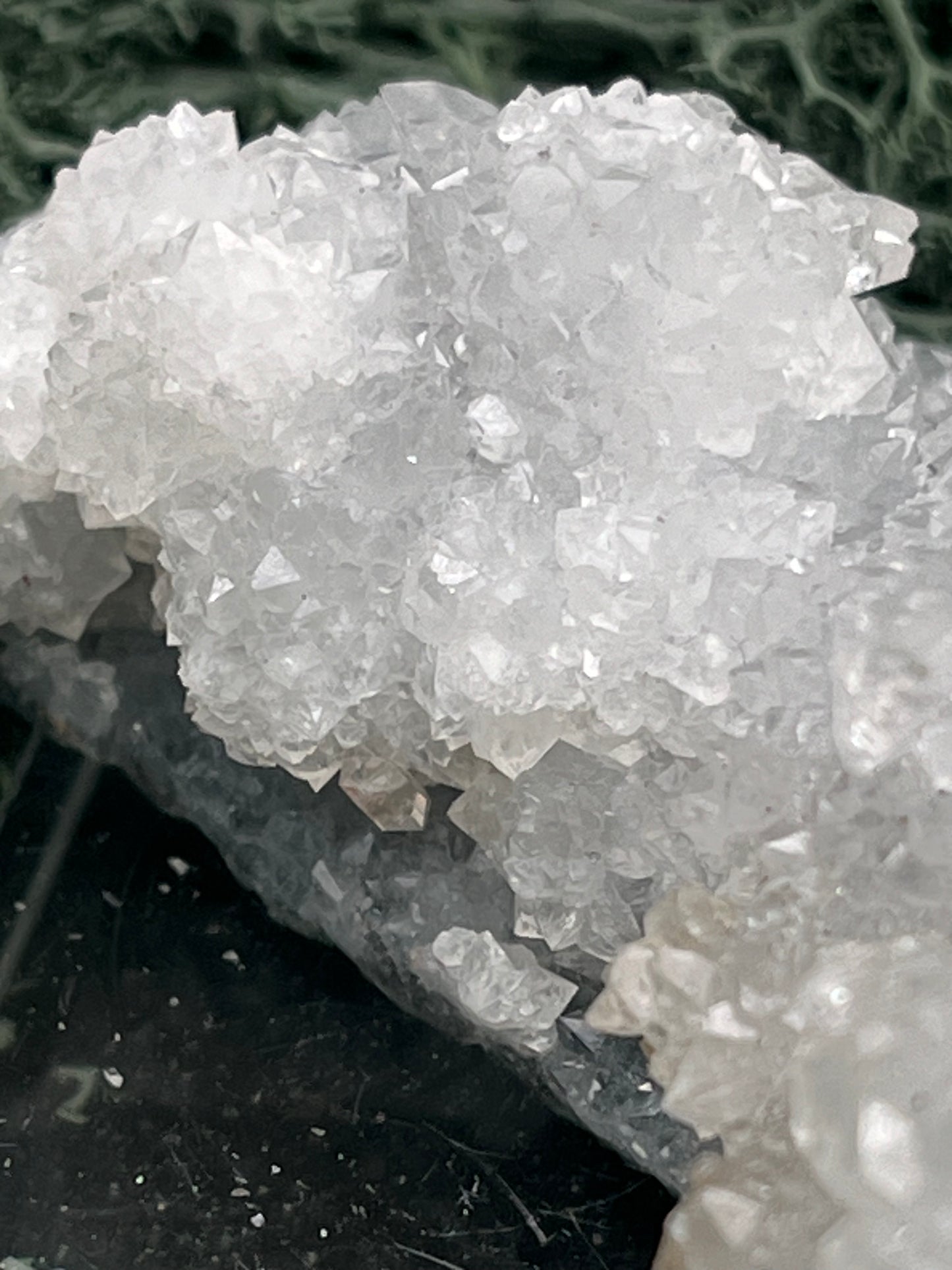Apophyllit Stufe aus Indien (91g) - schöne grosse Kristalle zusammen mit Sugar Crystals - crystal paradise