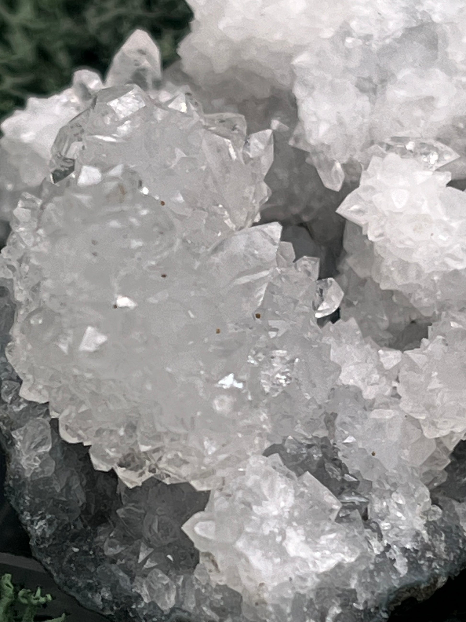 Apophyllit Stufe aus Indien (87g) - schöne grosse Kristalle zusammen mit Sugar Crystals - crystal paradise