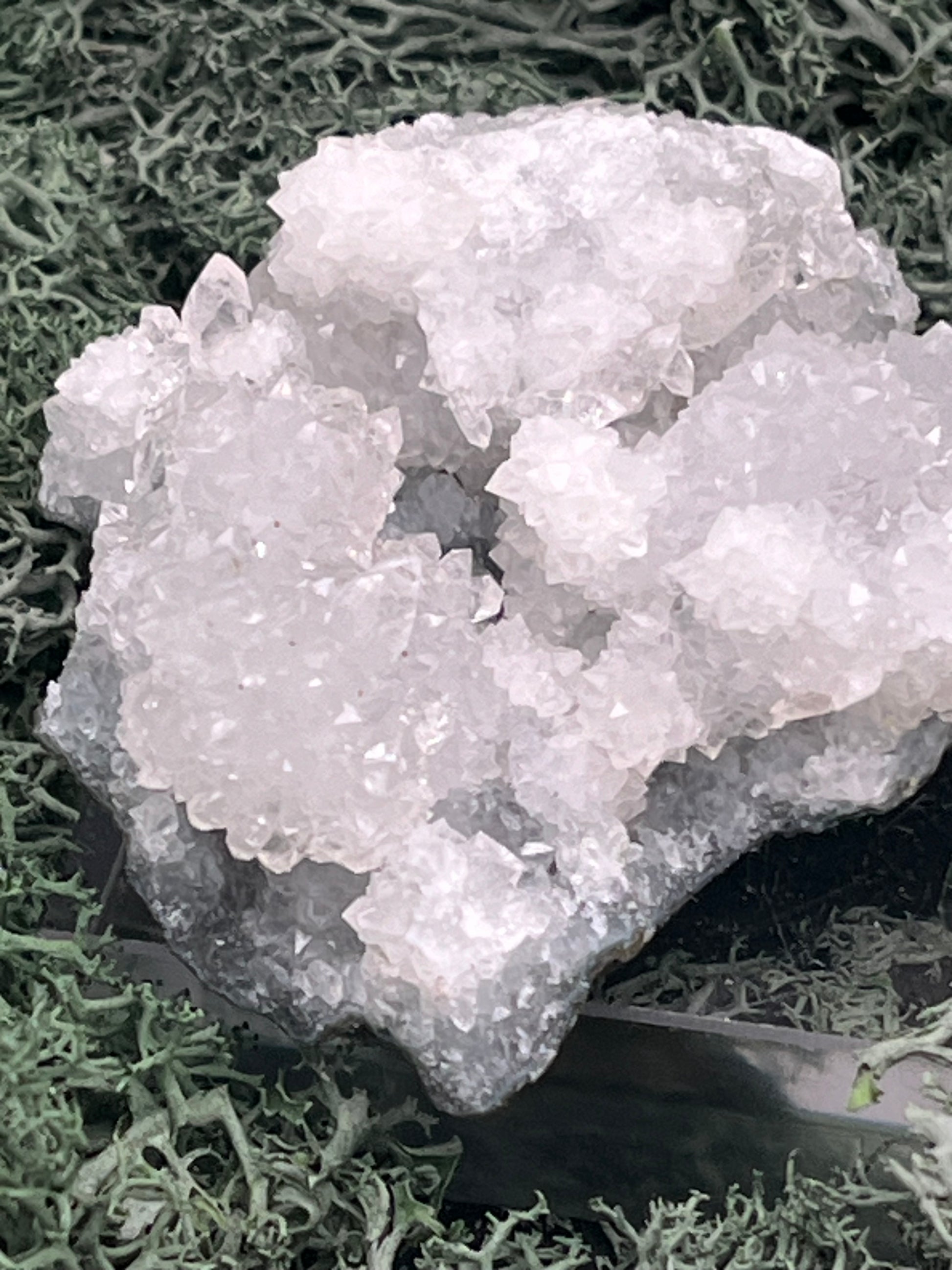 Apophyllit Stufe aus Indien (87g) - schöne grosse Kristalle zusammen mit Sugar Crystals - crystal paradise
