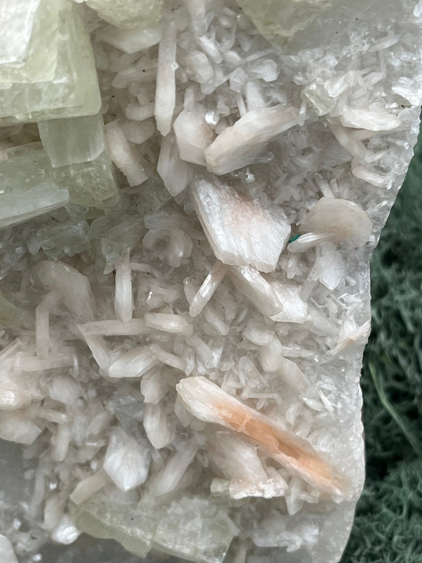Apophyllit Stilbit Cluster XL aus Indien (1024g)- schöne grüne Kristalle - crystal paradise
