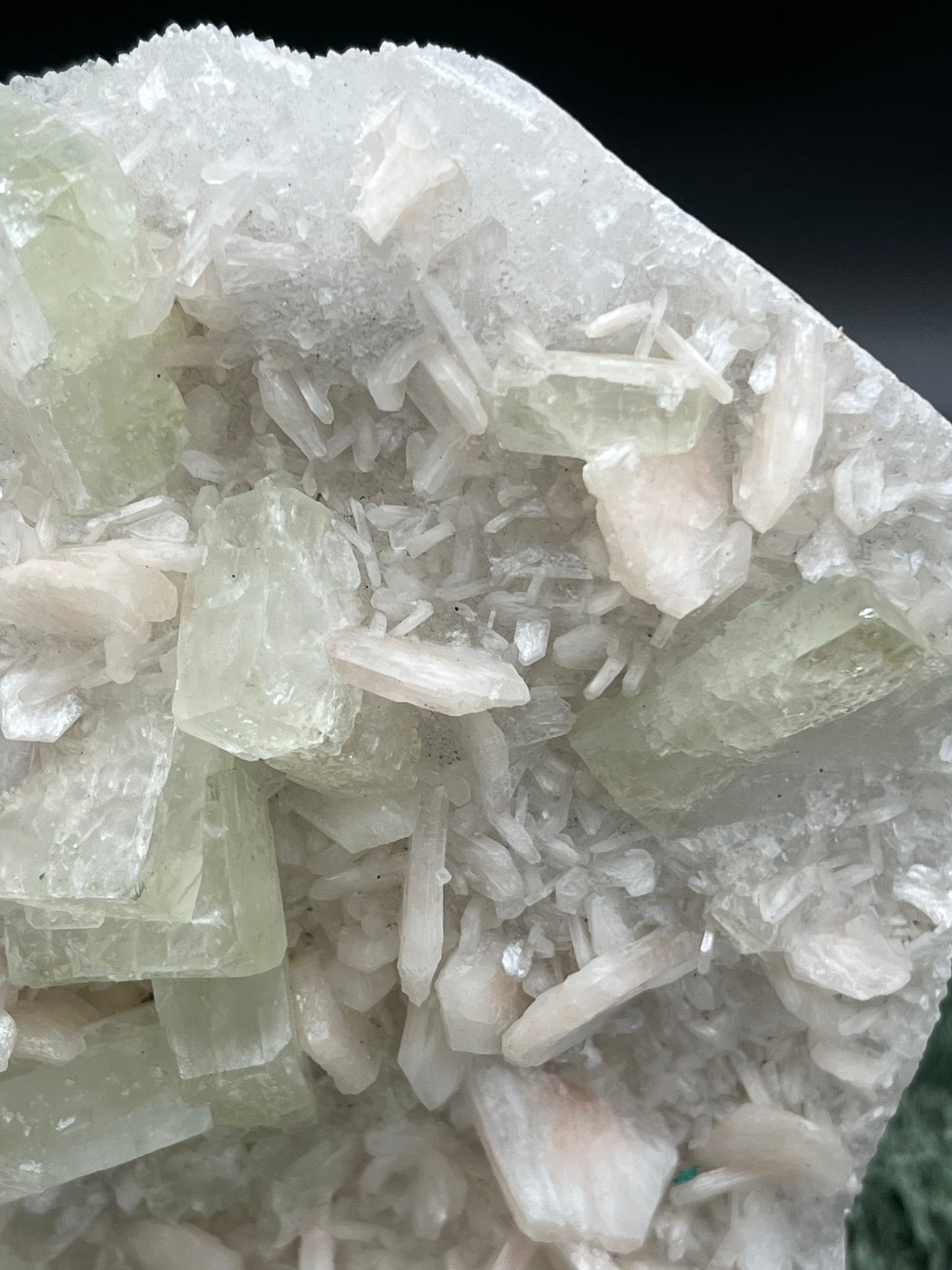 Apophyllit Stilbit Cluster XL aus Indien (1024g)- schöne grüne Kristalle - crystal paradise