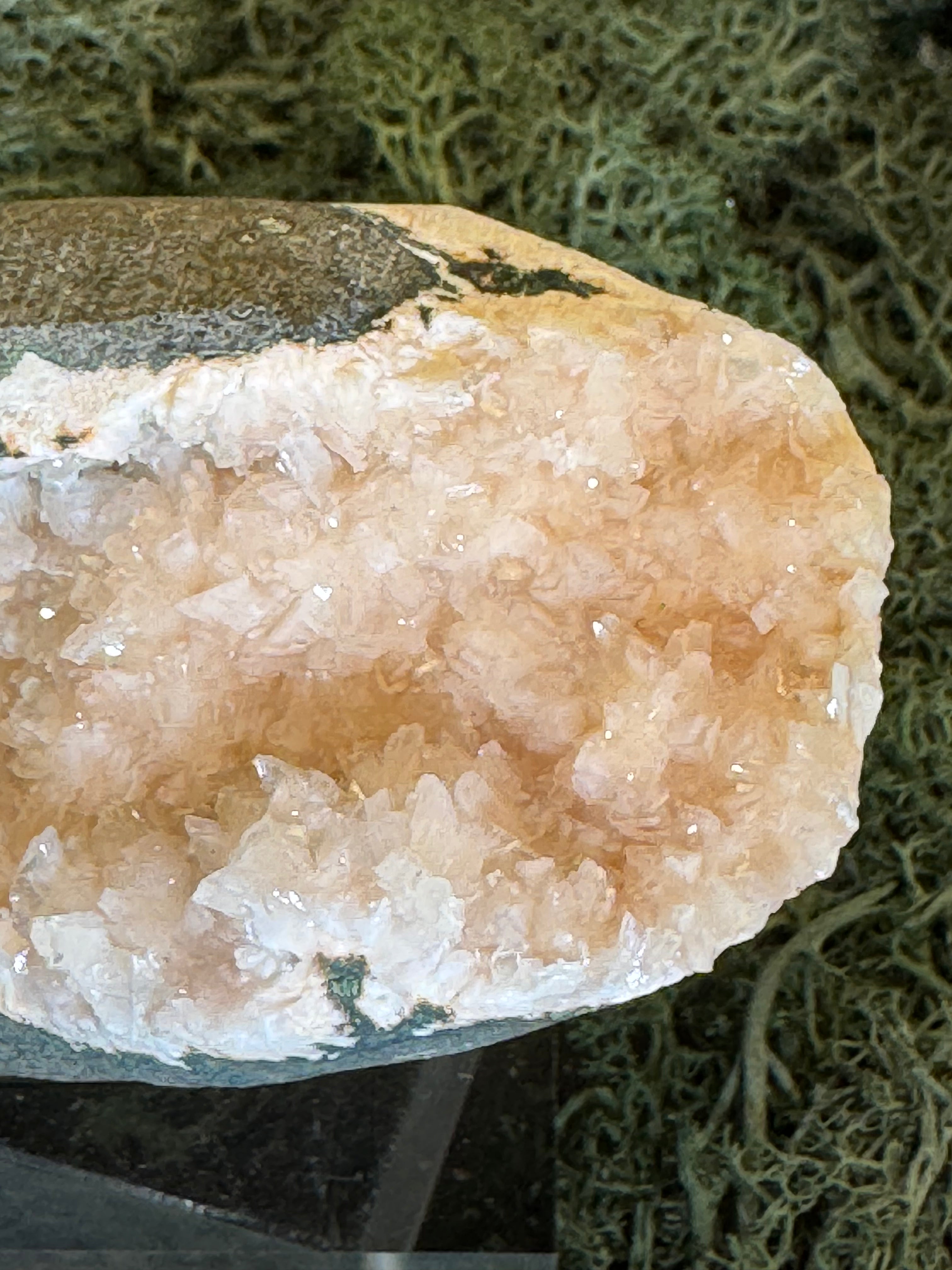 Heulandit / Euzeolit Geode mit Stilbit aus Maharashtra, Nashik pune, Indien (285g) - crystal paradise