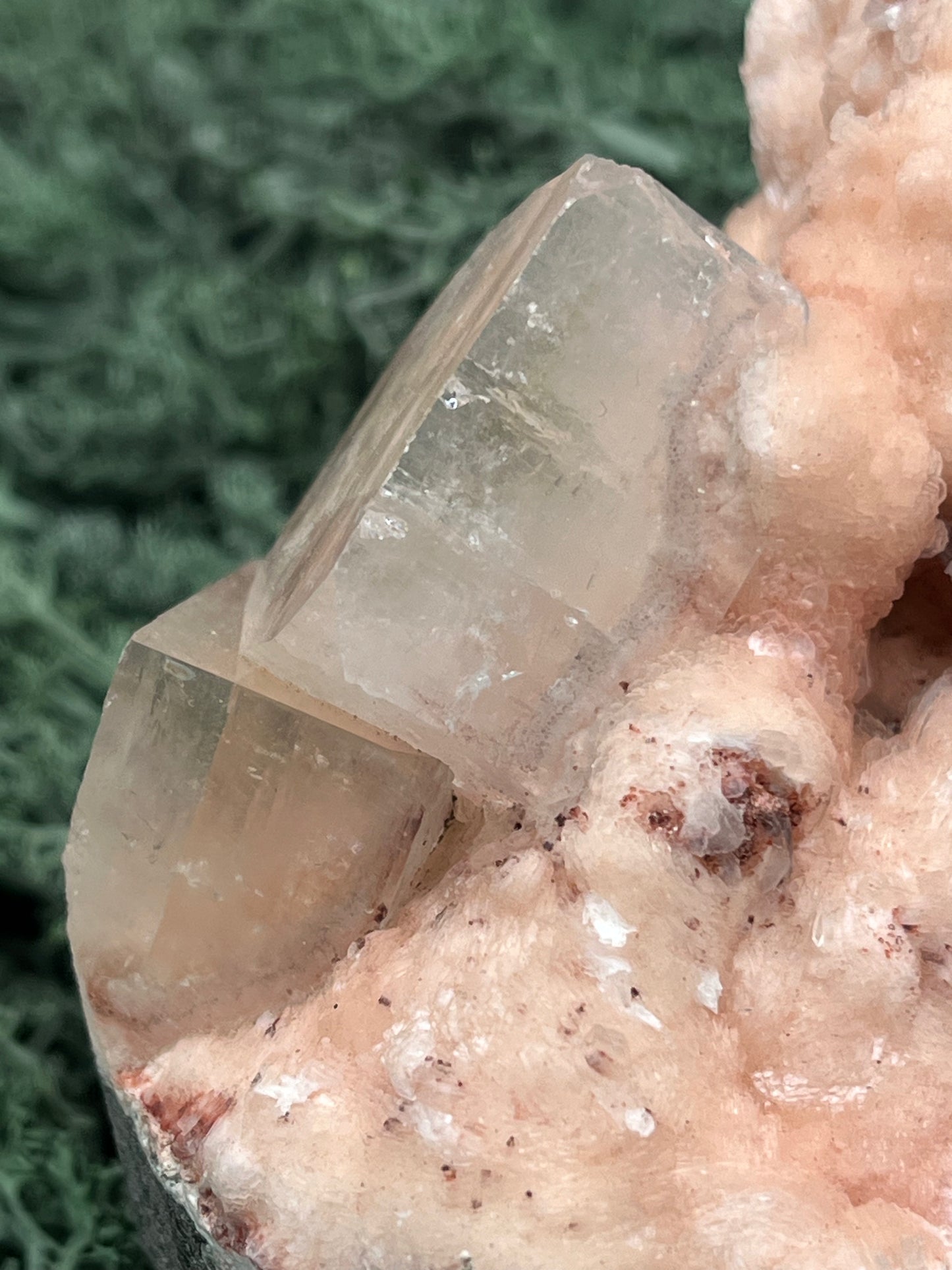 Apophyllit Stilbit Cluster aus Indien (375g)- große Würfelkristalle und rosa Stilbitüberzug - crystal paradise