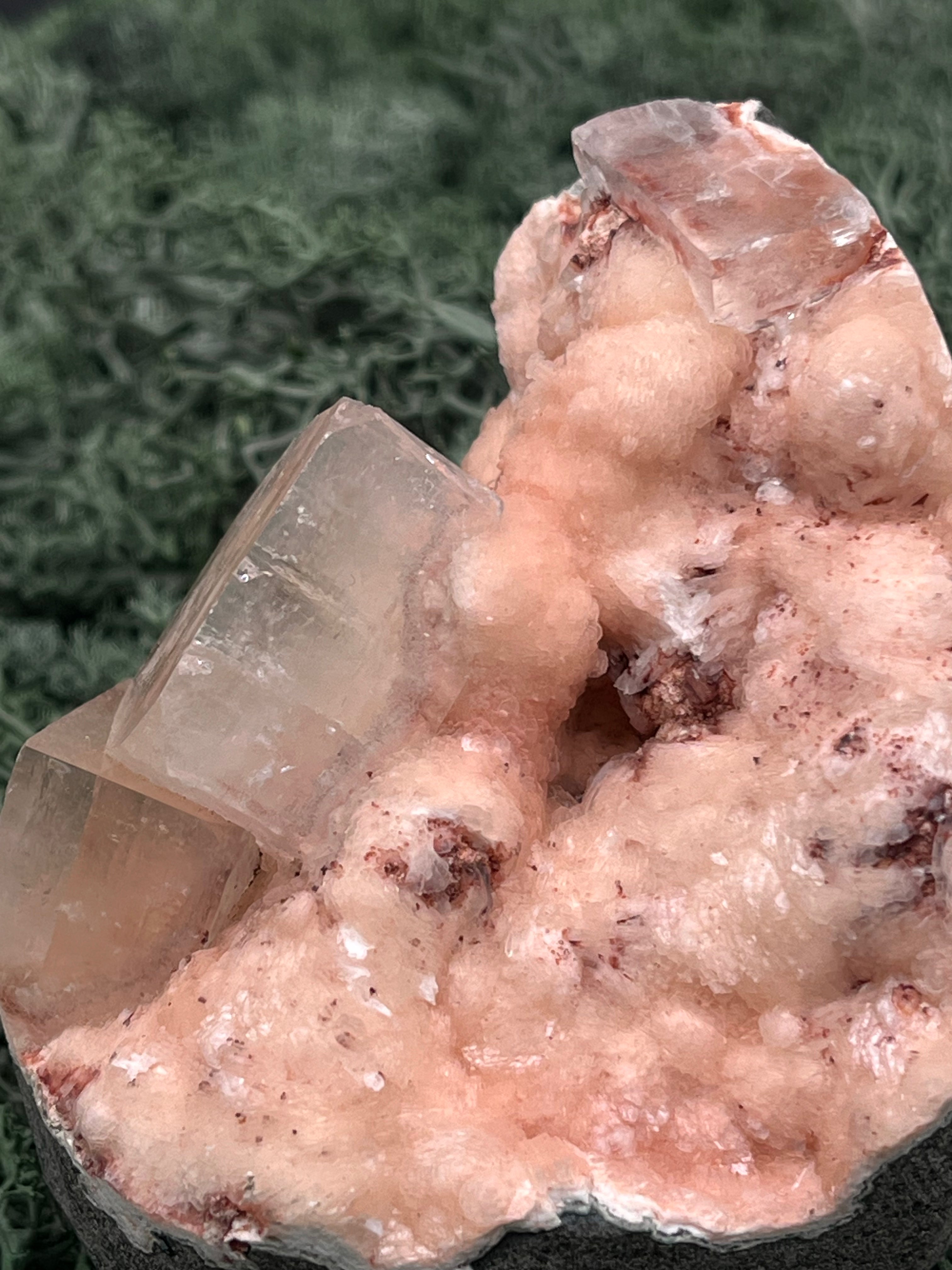 Apophyllit Stilbit Cluster aus Indien (375g)- große Würfelkristalle und rosa Stilbitüberzug - crystal paradise