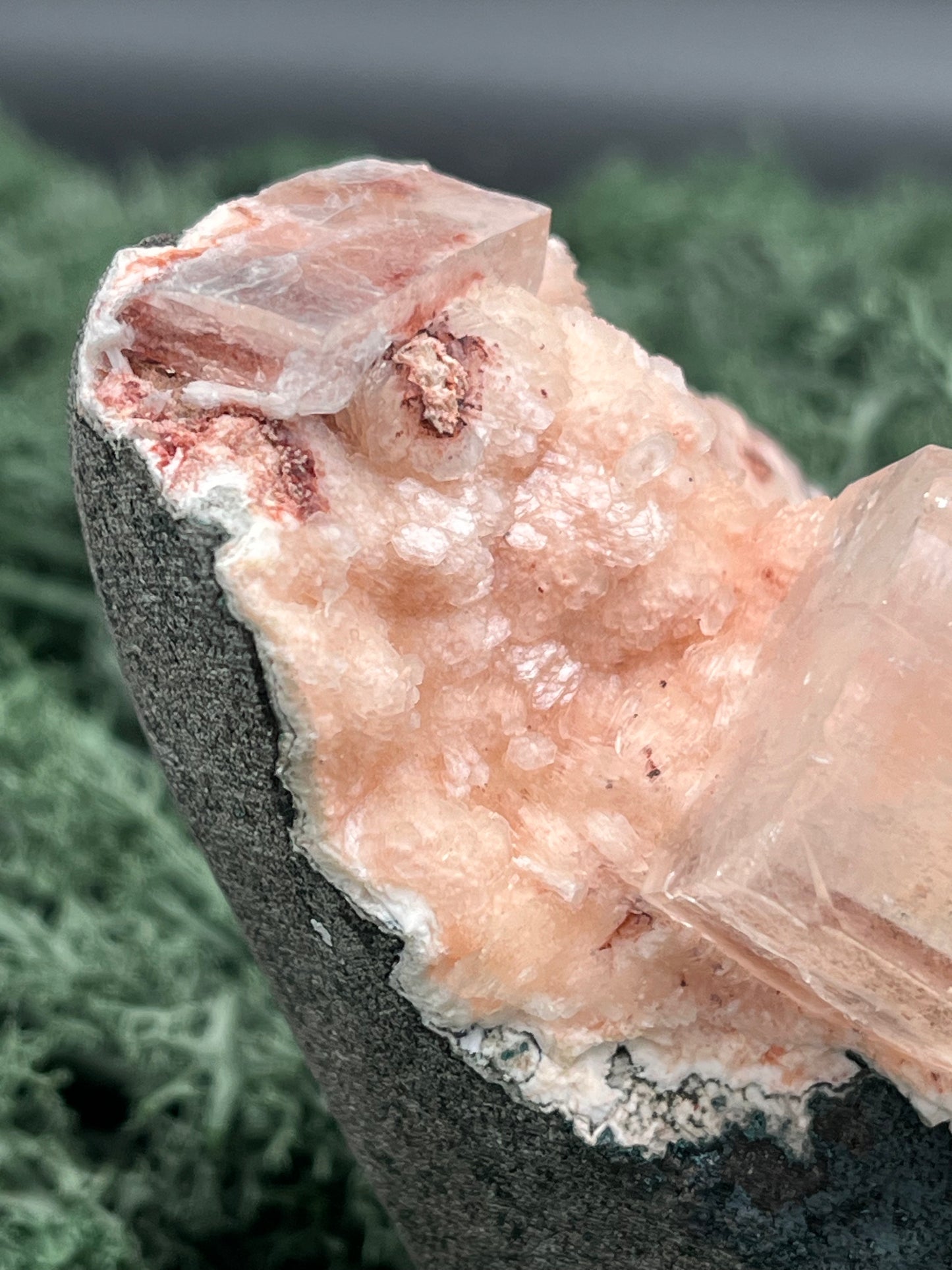 Apophyllit Stilbit Cluster aus Indien (375g)- große Würfelkristalle und rosa Stilbitüberzug - crystal paradise