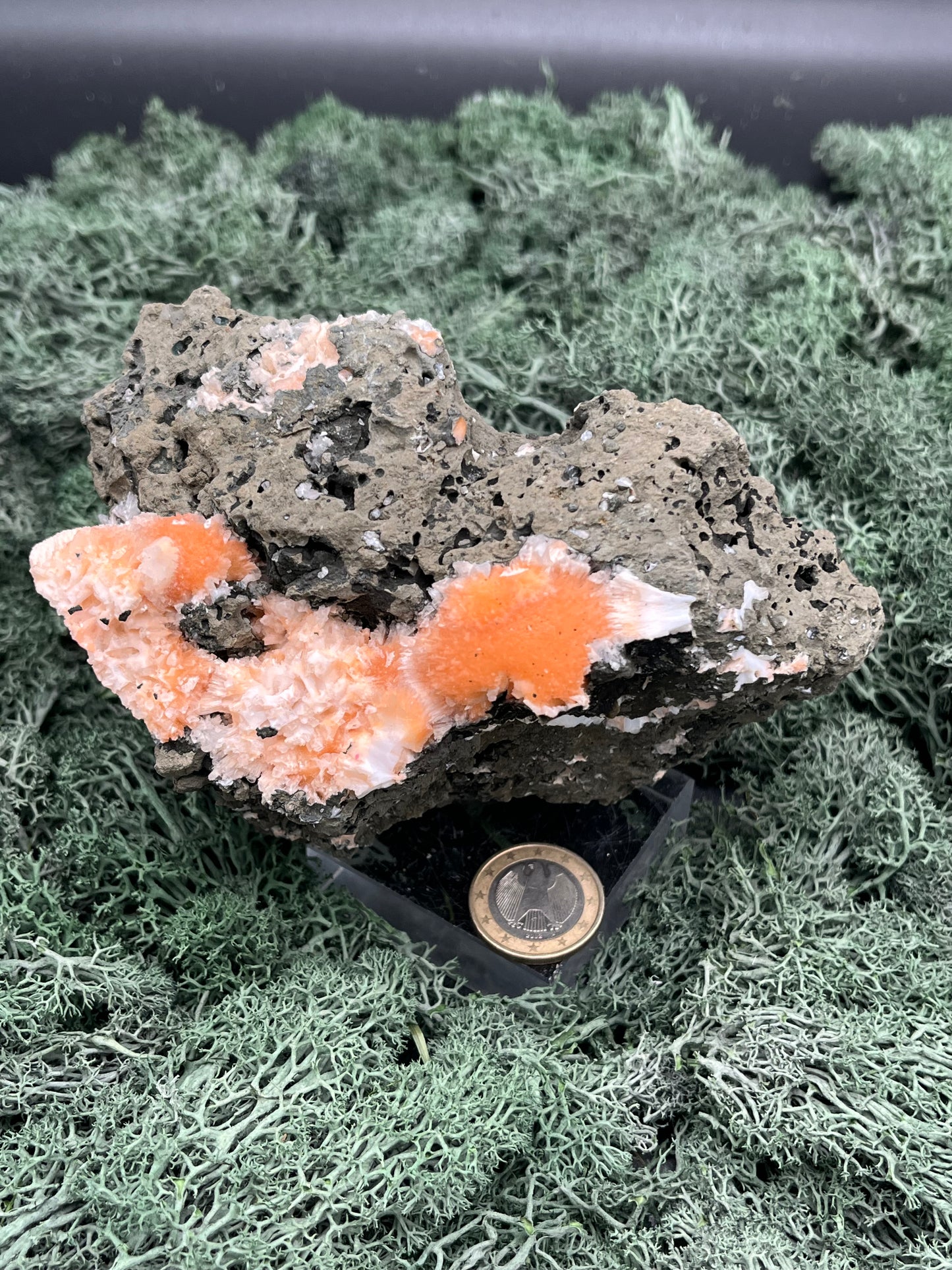 Thomsonit aus Indien (638g) - Stufe - leuchtend orange Farbe auf Muttergestein - crystal paradise