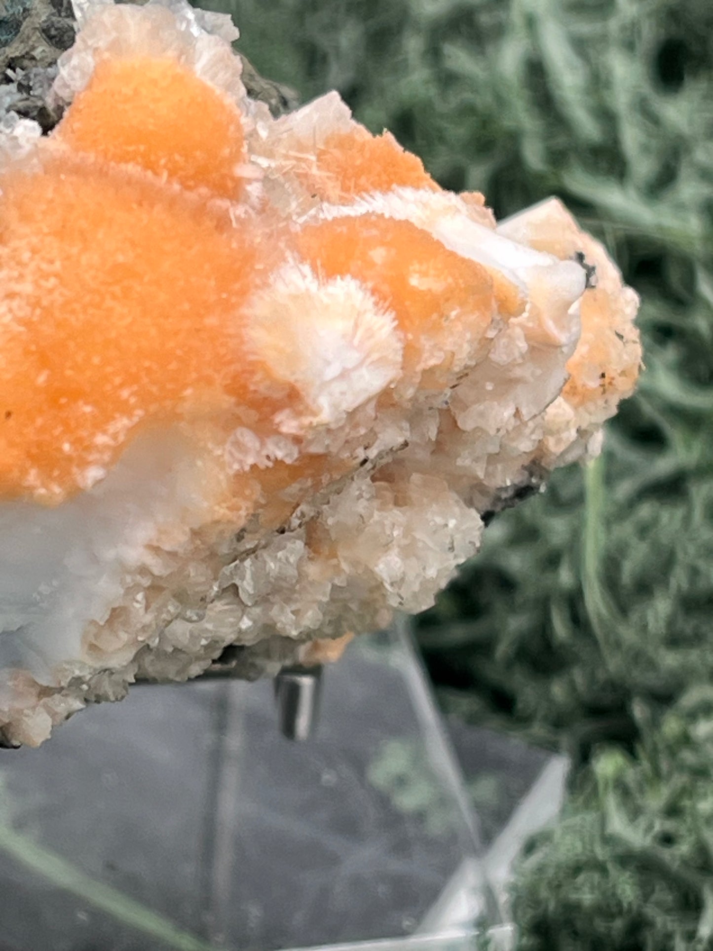 Thomsonit aus Indien (199g) - Stufe - leuchtend orange Farbe - viele Kugeln auf Muttergestein - crystal paradise