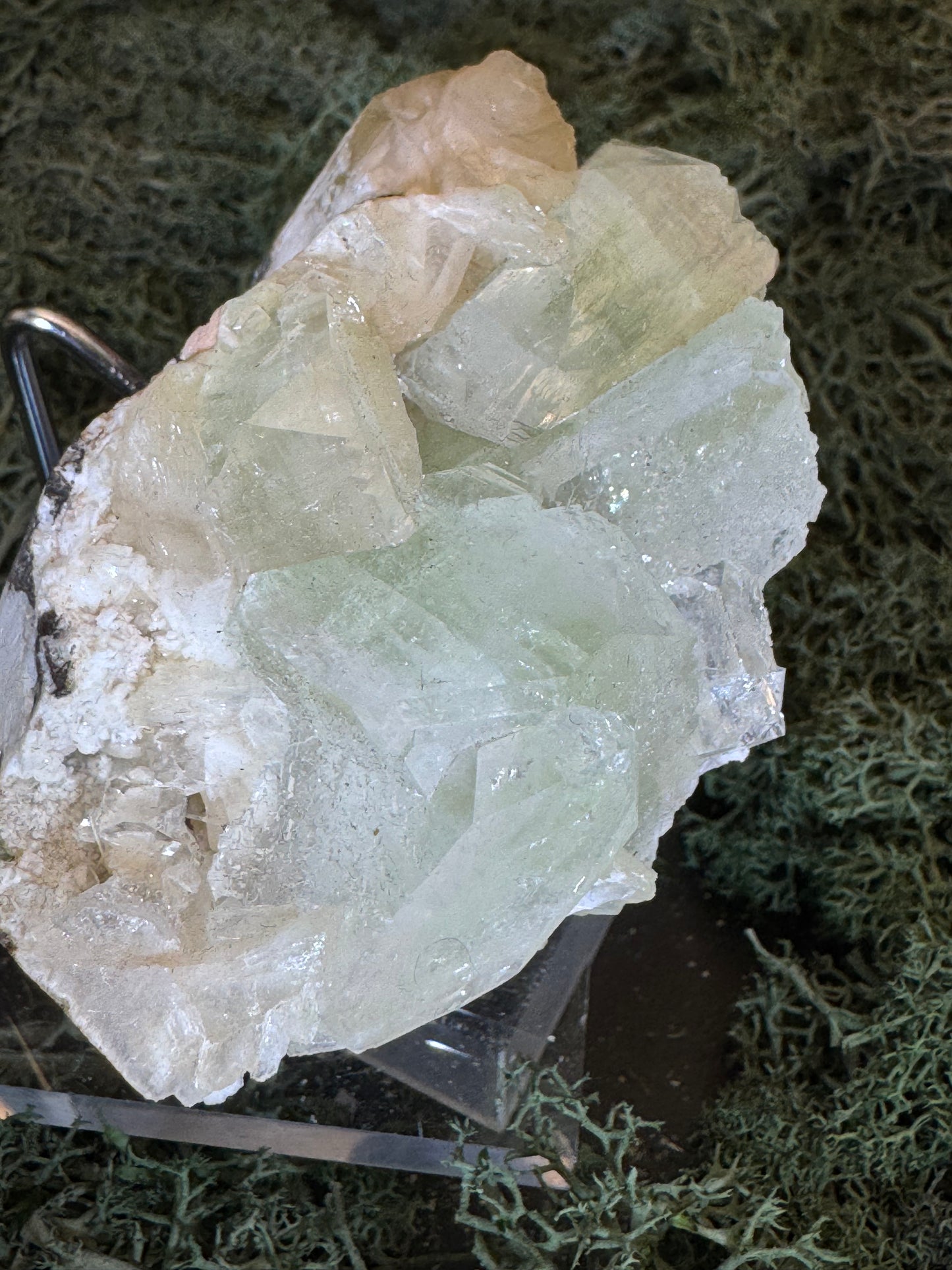 Grüner Apophyllit mit Stilbit Cluster aus Maharashtra, Nashik pune, Indien (231g) - große Kristalle