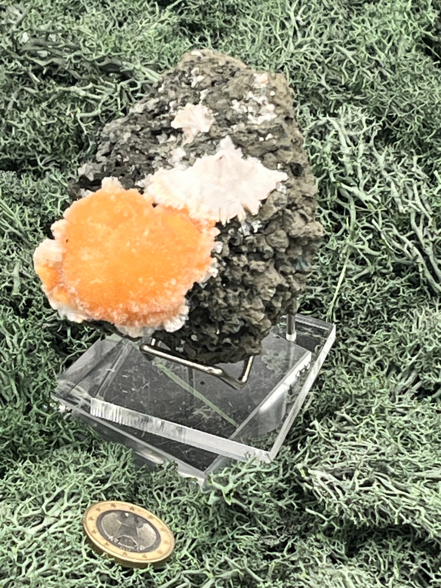 Thomsonit aus Indien (235g) - Stufe - leuchtend orange Farbe - Kugel auf Muttergestein - crystal paradise