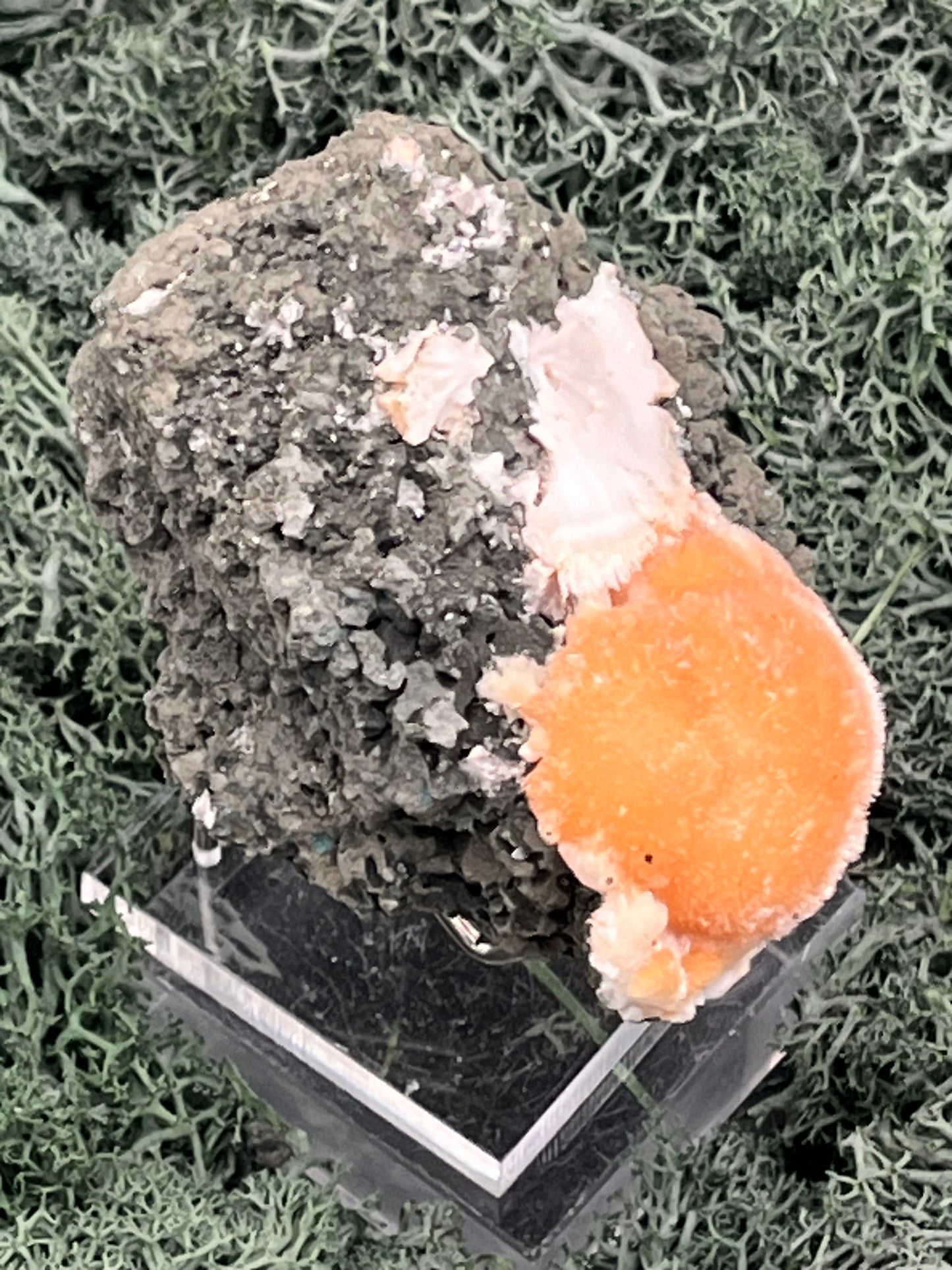Thomsonit aus Indien (235g) - Stufe - leuchtend orange Farbe - Kugel auf Muttergestein - crystal paradise