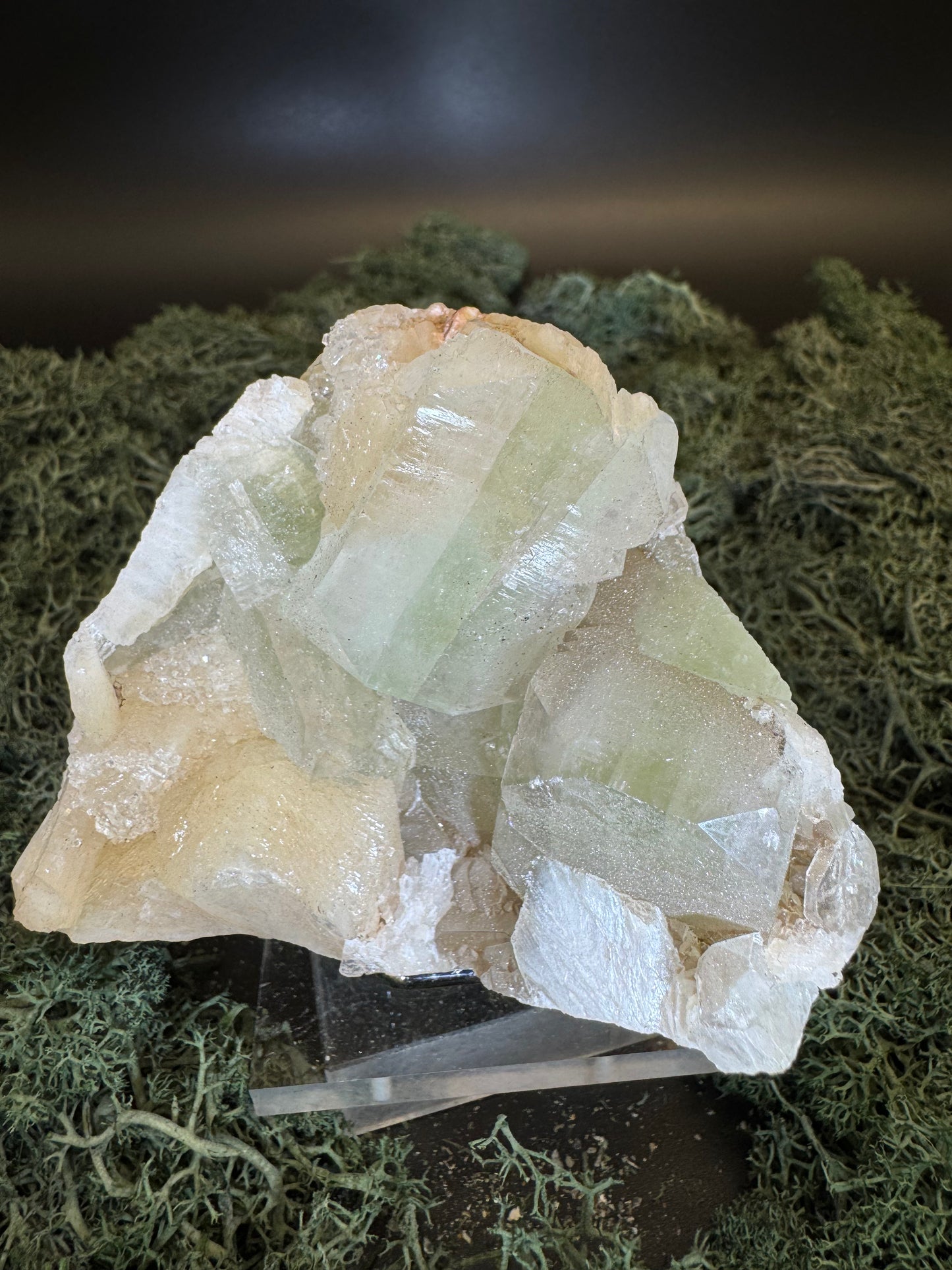 Grüner Apophyllit mit Stilbit Cluster aus Maharashtra, Nashik pune, Indien (272g) - große grüne Würfel