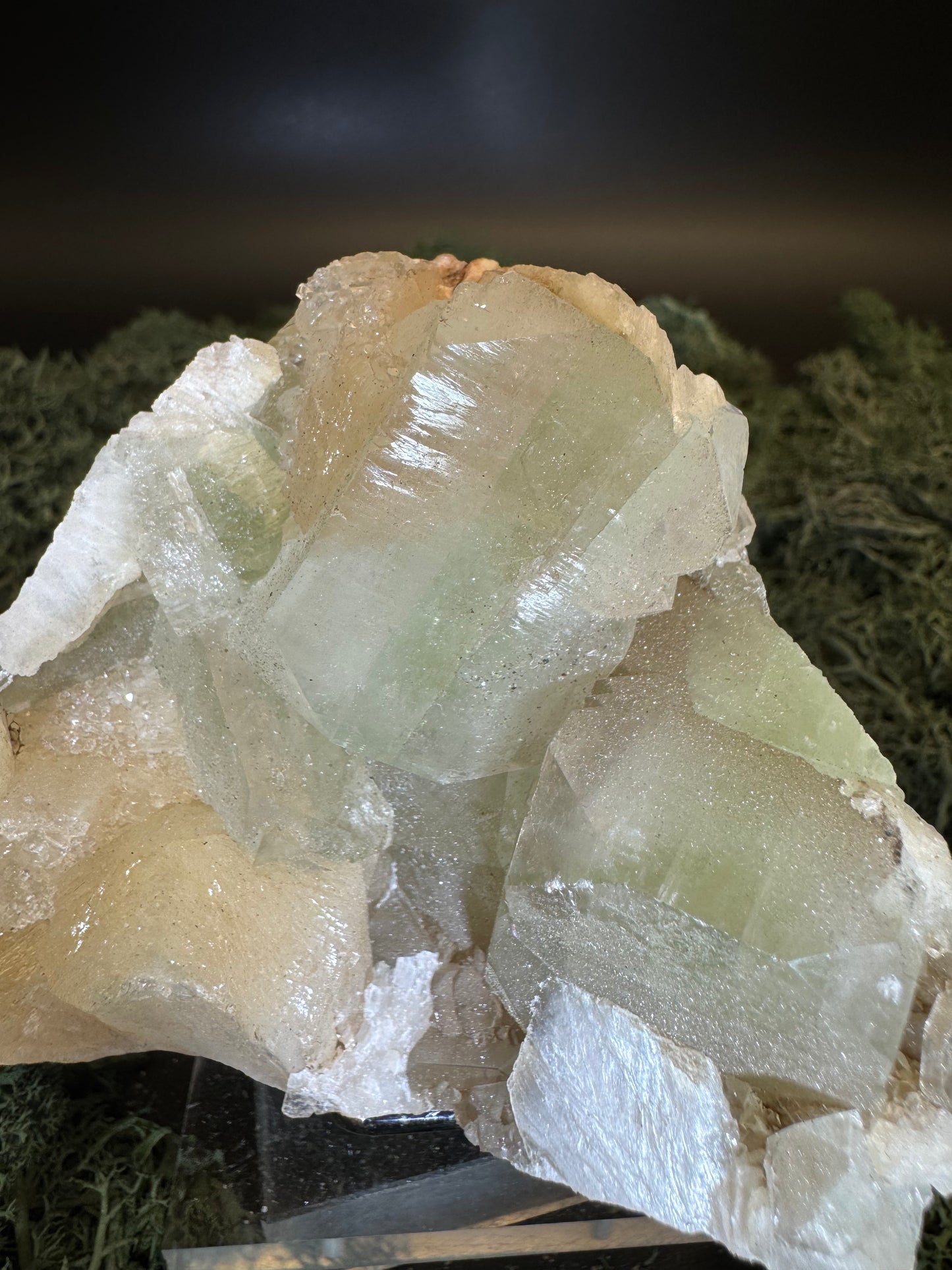 Grüner Apophyllit mit Stilbit Cluster aus Maharashtra, Nashik pune, Indien (272g) - große grüne Würfel
