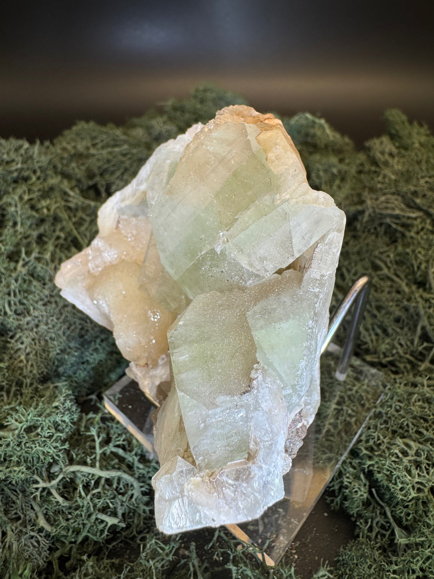 Grüner Apophyllit mit Stilbit Cluster aus Maharashtra, Nashik pune, Indien (272g) - große grüne Würfel