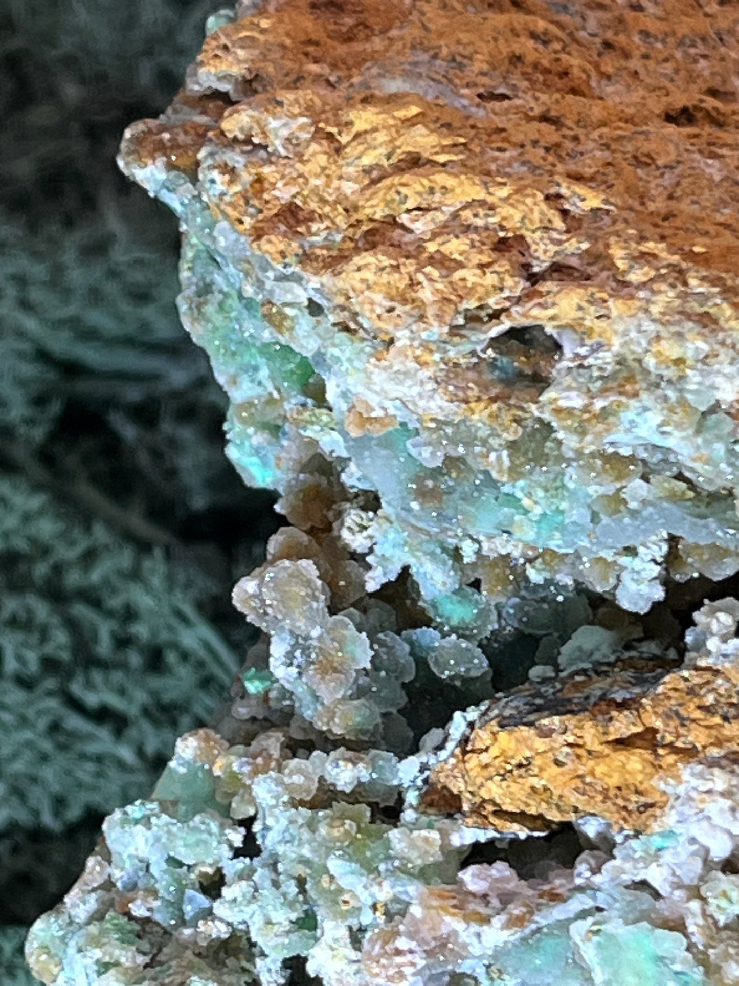 Smithsonit aus Indonesien (1123g) - XXL Stufe - glitzende grüne Kristalle in Trauenform - crystal paradise
