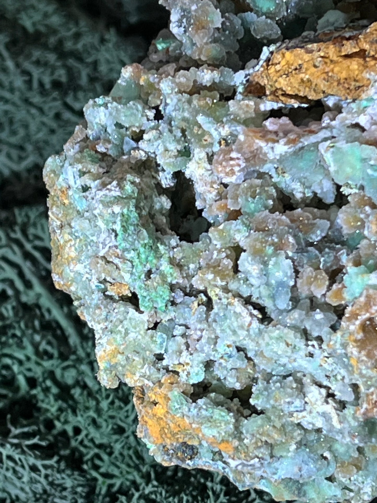 Smithsonit aus Indonesien (1123g) - XXL Stufe - glitzende grüne Kristalle in Trauenform - crystal paradise