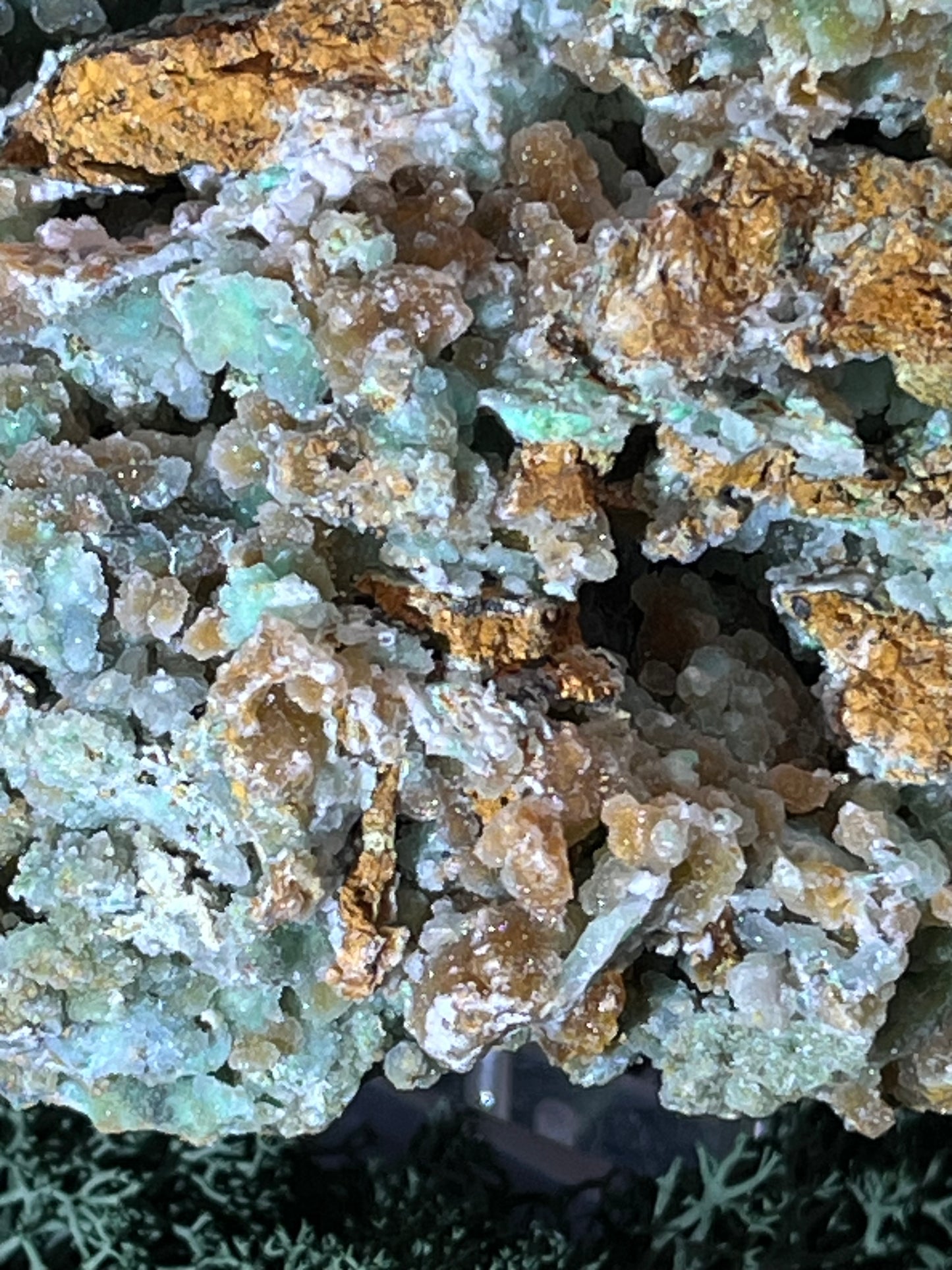 Smithsonit aus Indonesien (1123g) - XXL Stufe - glitzende grüne Kristalle in Trauenform - crystal paradise