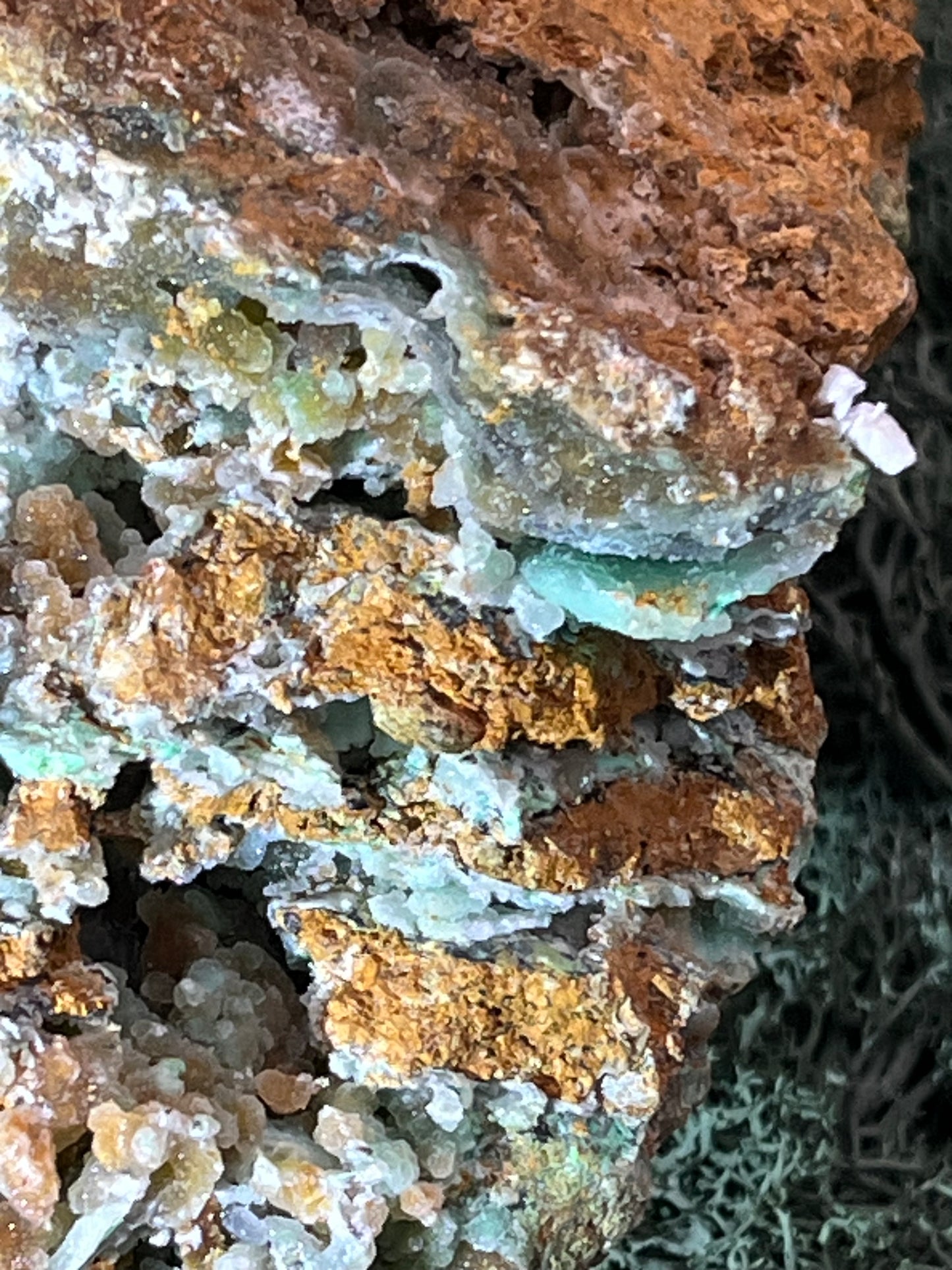 Smithsonit aus Indonesien (1123g) - XXL Stufe - glitzende grüne Kristalle in Trauenform - crystal paradise