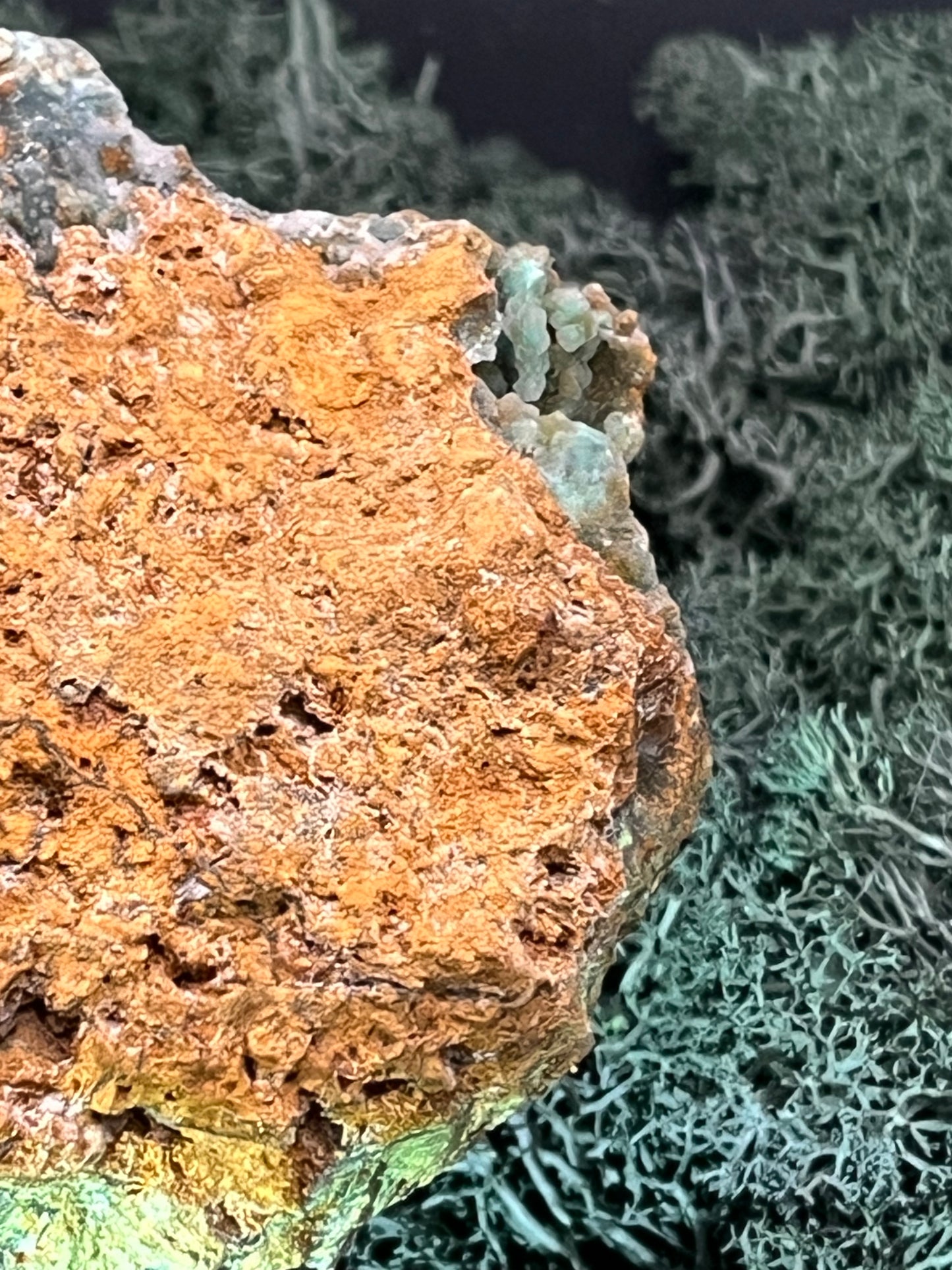 Smithsonit aus Indonesien (1123g) - XXL Stufe - glitzende grüne Kristalle in Trauenform - crystal paradise
