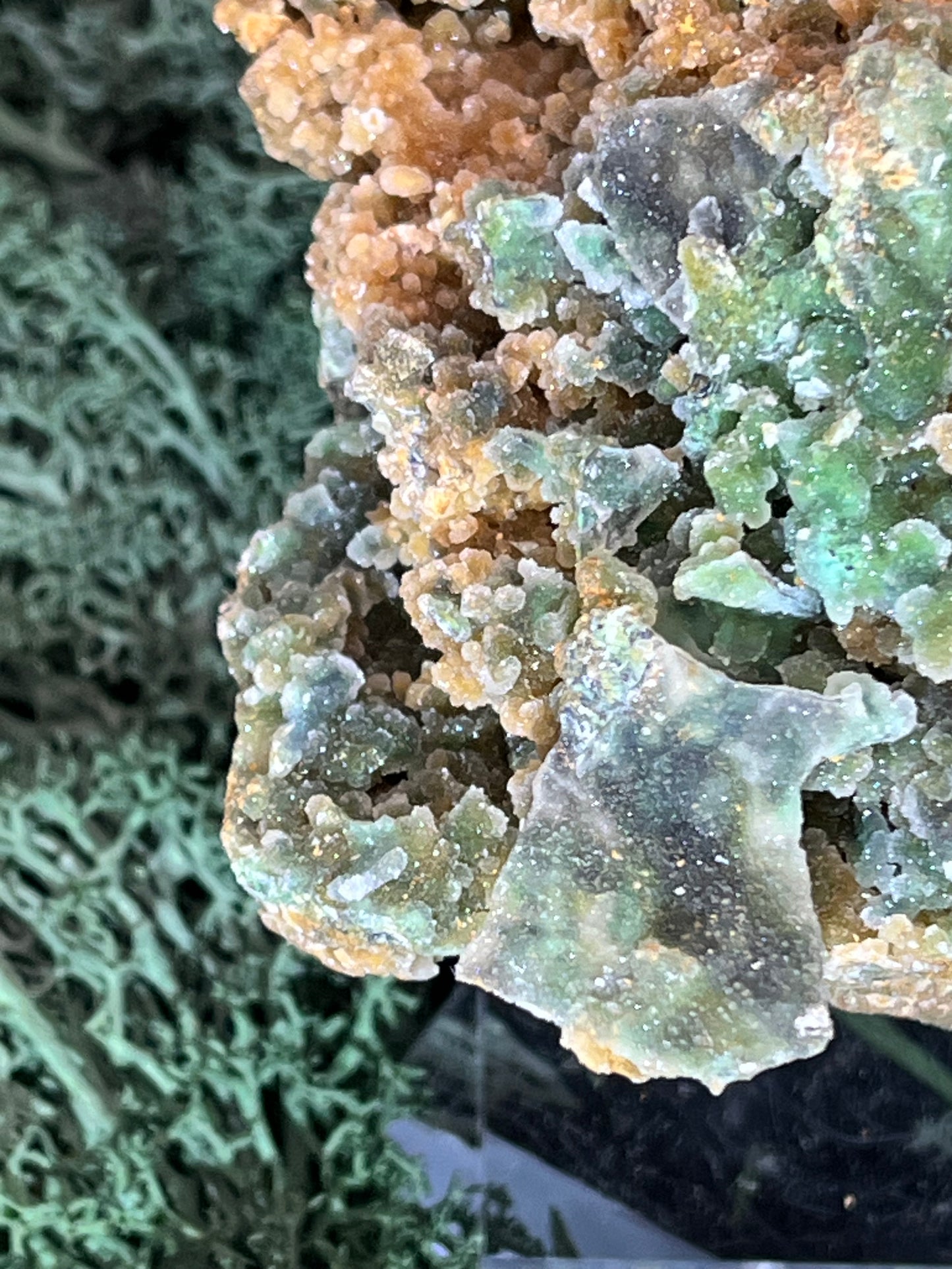Smithsonit aus Indonesien (634g) - Handstufe - glitzende grüne Kristalle in Trauenform - crystal paradise