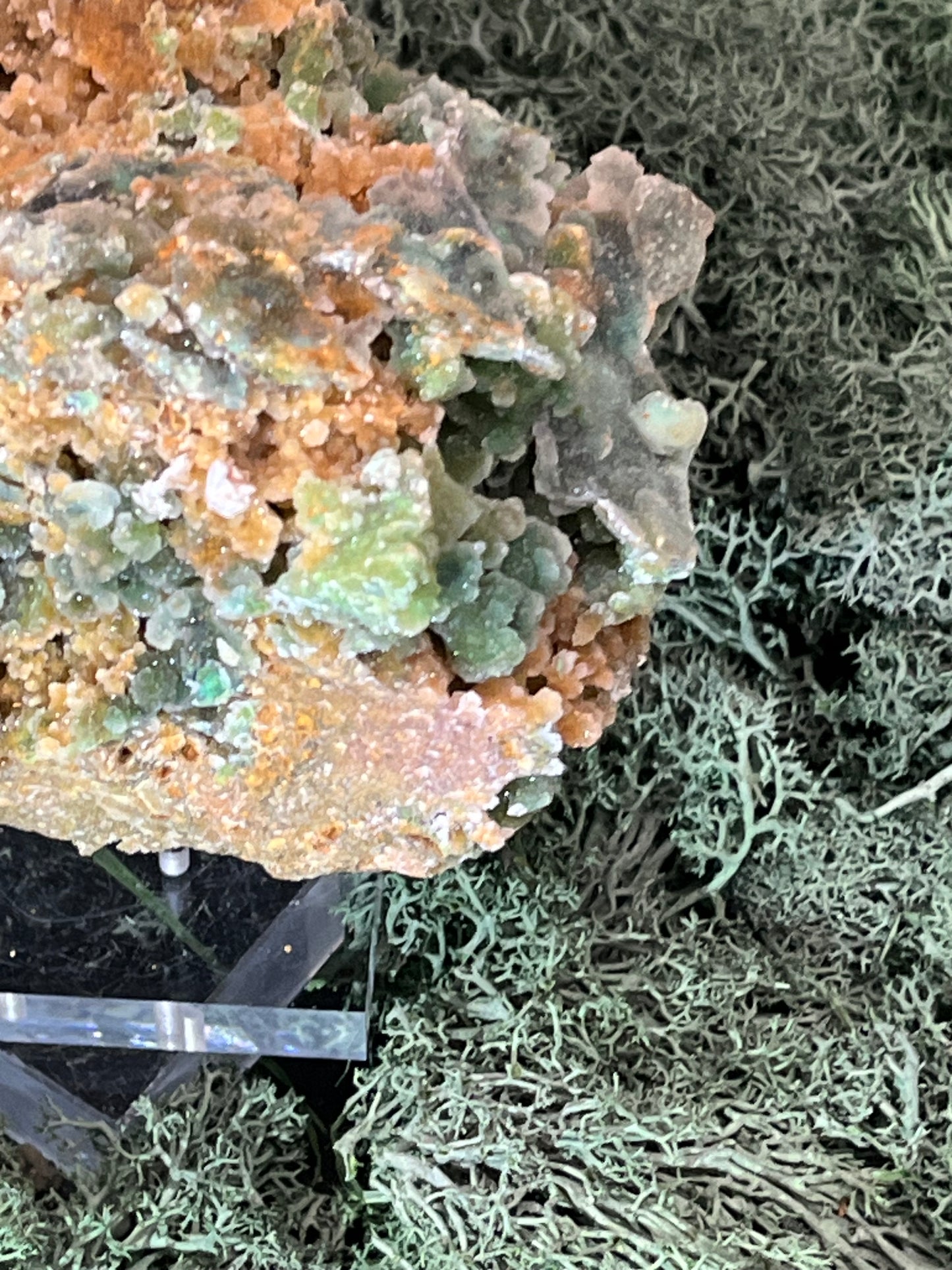 Smithsonit aus Indonesien (634g) - Handstufe - glitzende grüne Kristalle in Trauenform - crystal paradise
