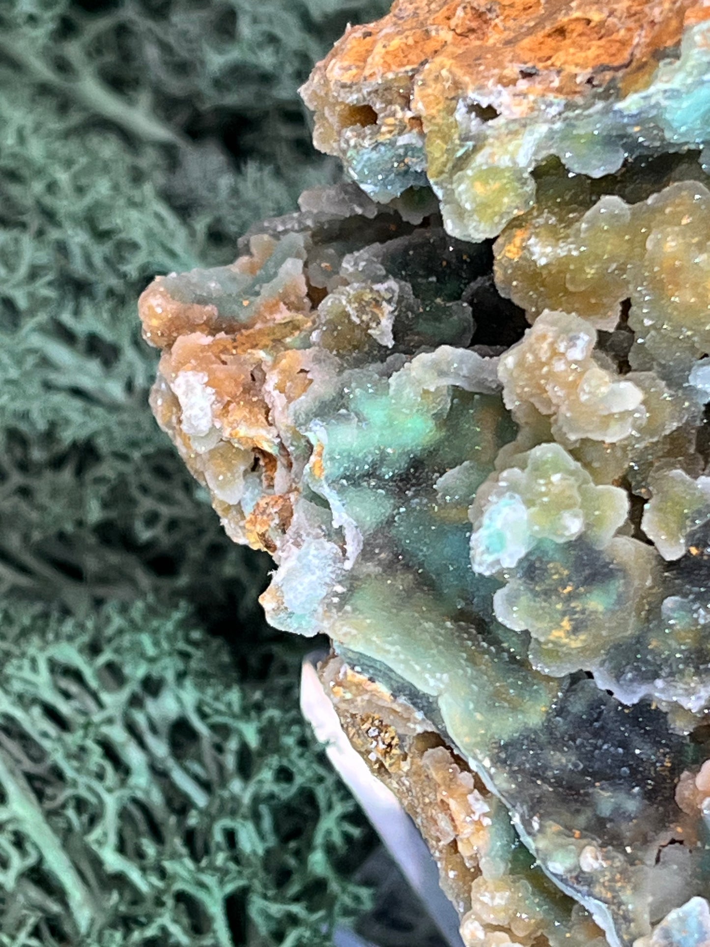 Smithsonit aus Indonesien (475g) - Handstufe - glitzende grüne Kristalle in Trauenform - crystal paradise